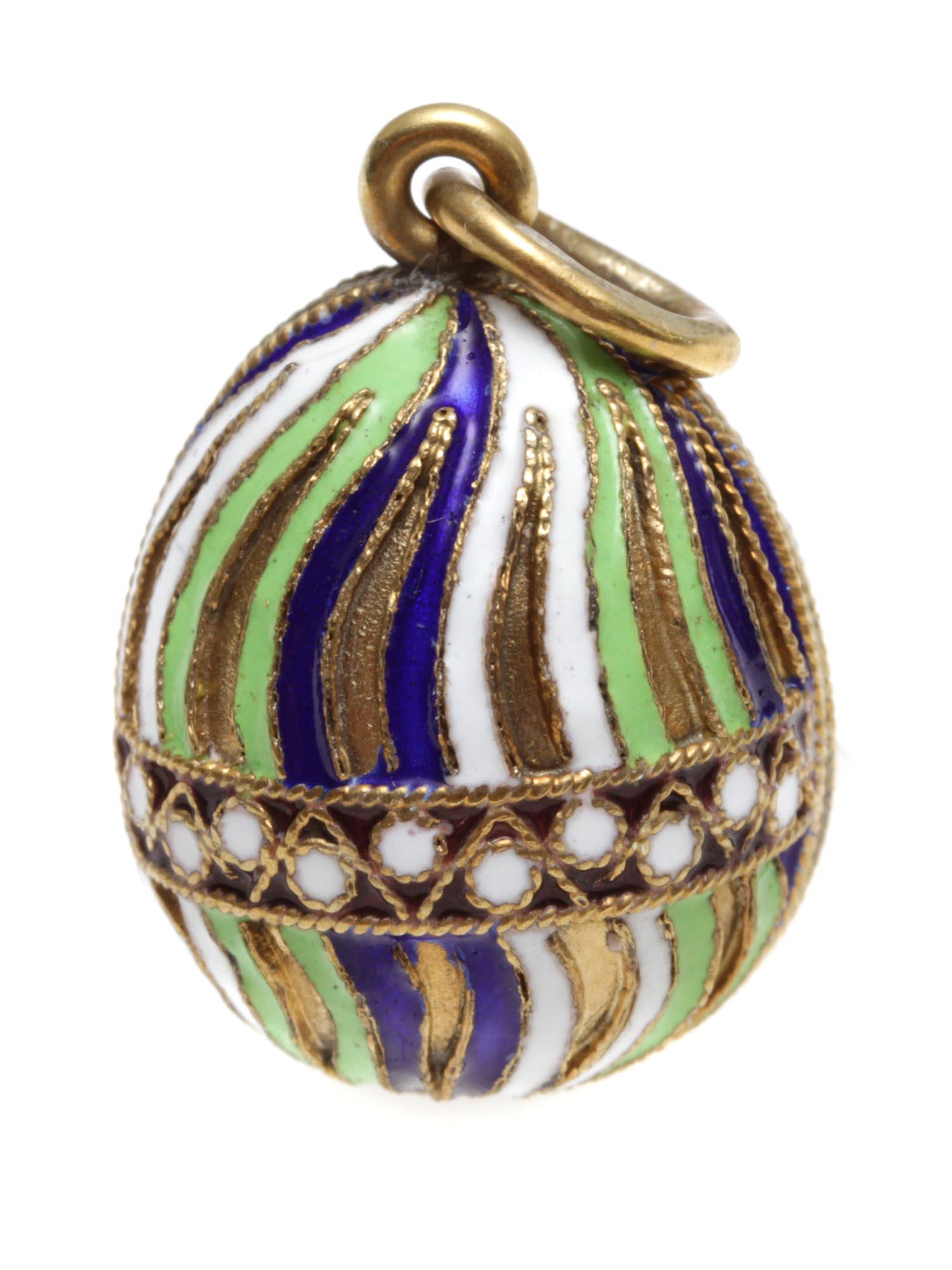 A RUSSIAN 88 SILVER ENAMELED EGG PENDANT (1 of 5)