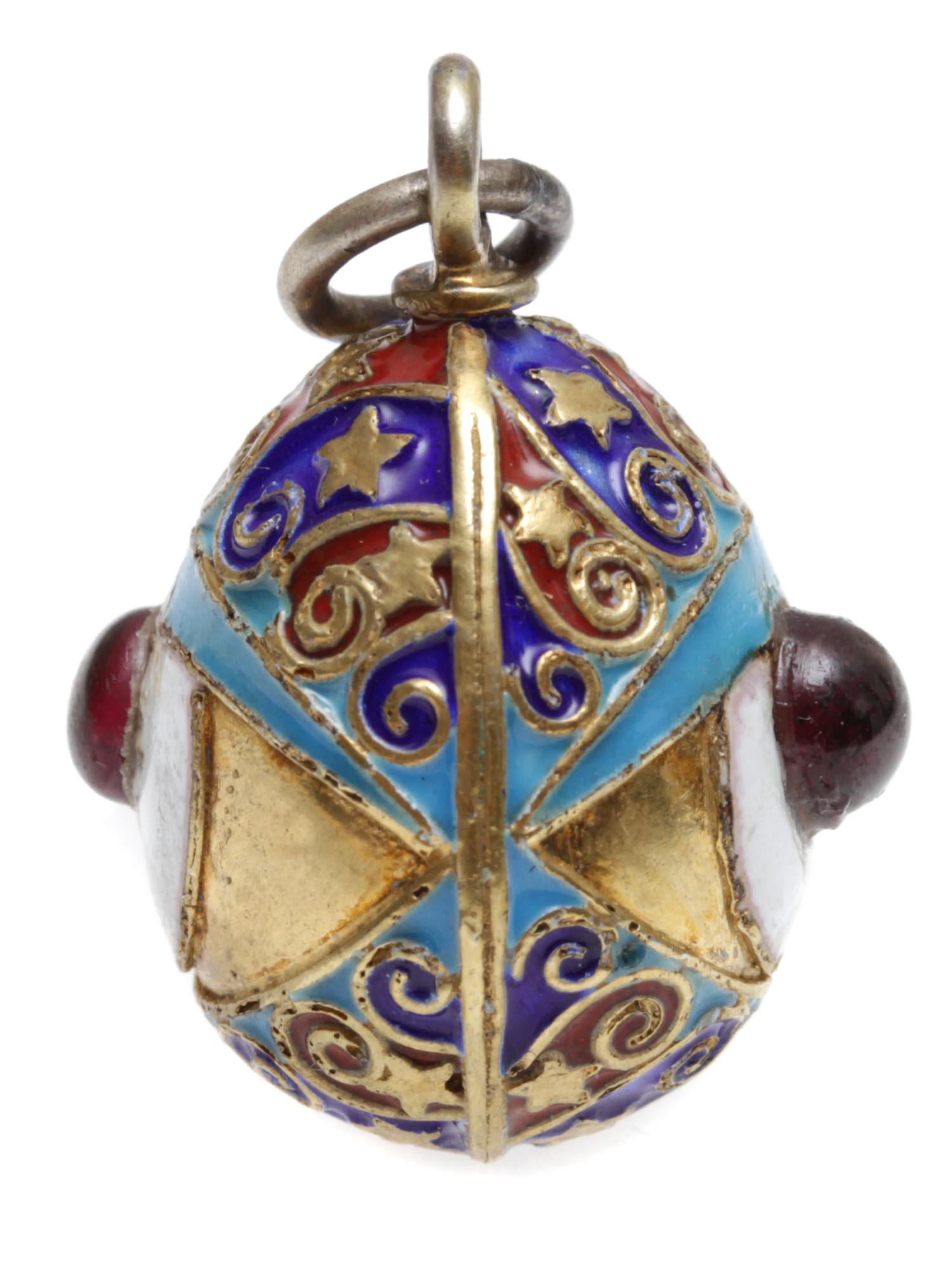 A RUSSIAN 84 SILVER ENAMELED EGG PENDANT (1 of 6)