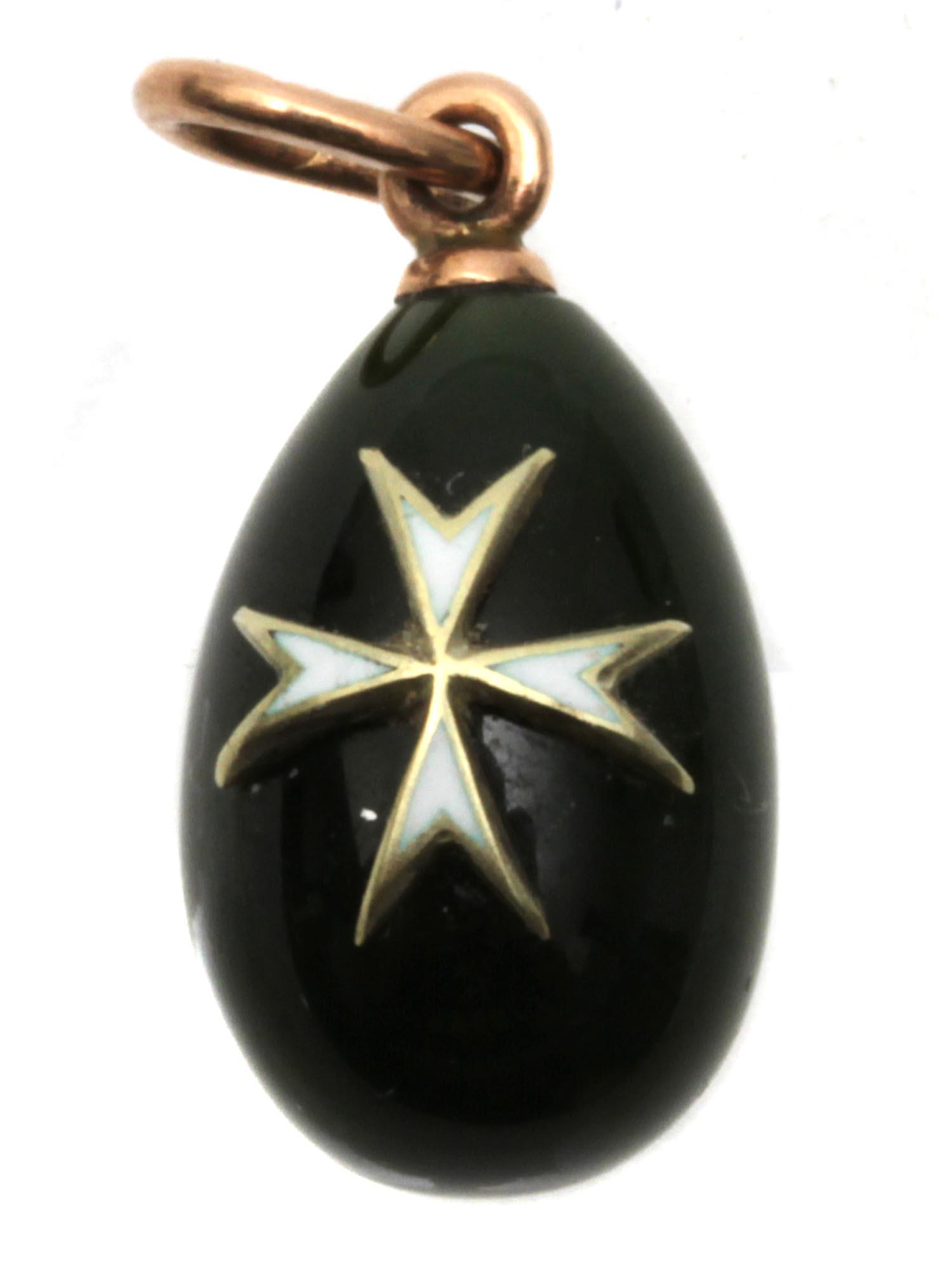 A RUSSIAN JADE EGG PENDANT WITH 56K GOLD (1 of 4)