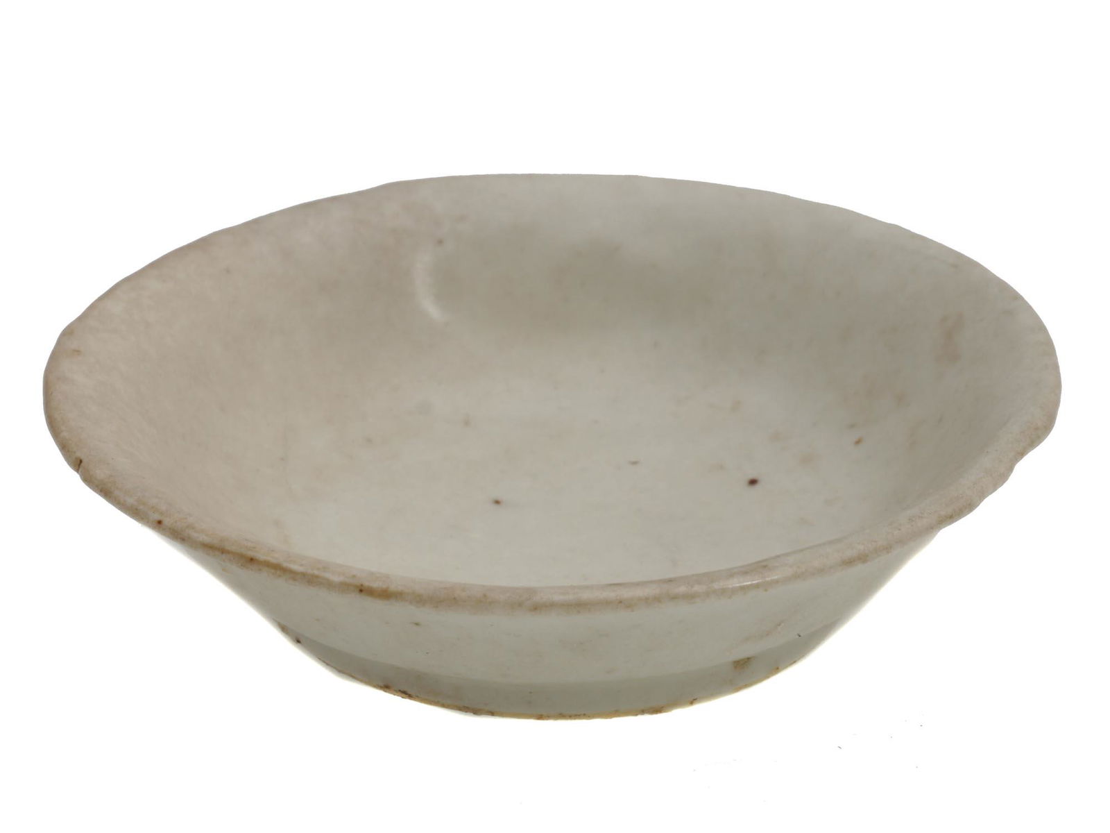 AN ANTIQUE CHINESE QING DYNASTY PORCELAIN BOWL (1 of 4)