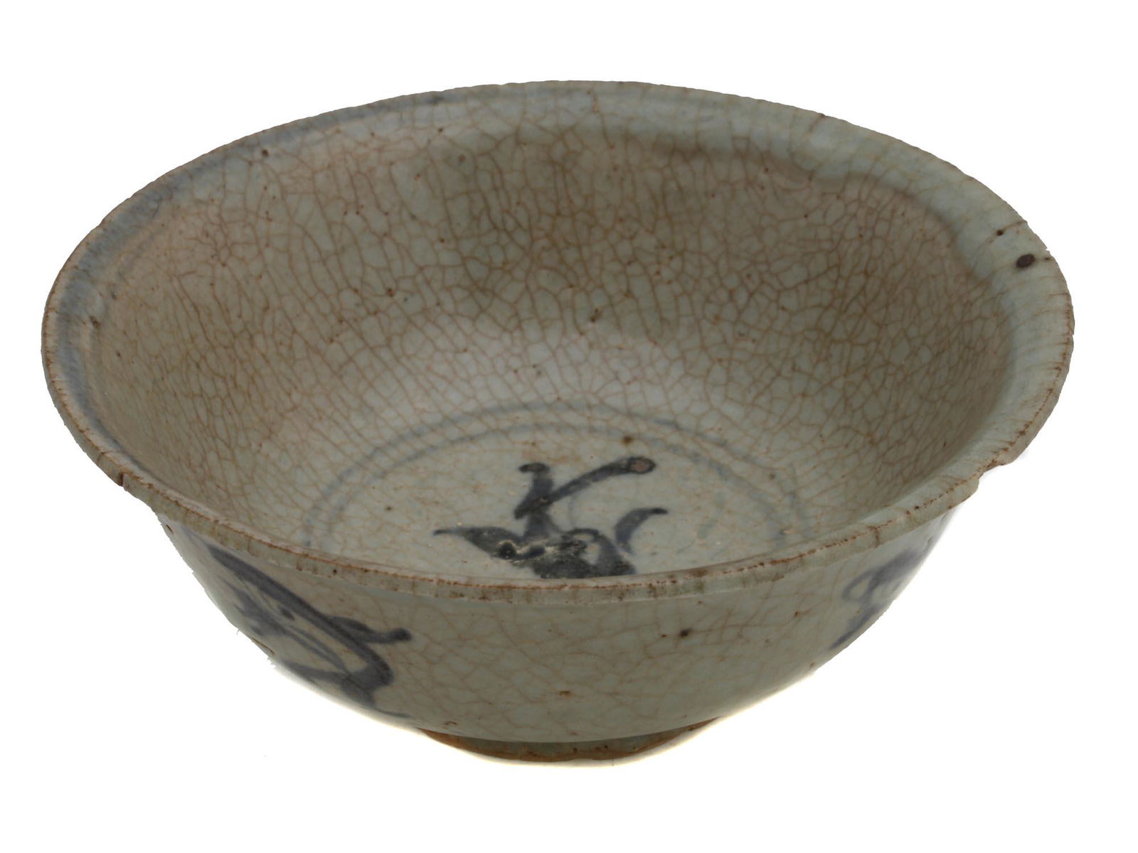 AN ANTIQUE CHINESE QING DYNASTY PORCELAIN BOWL (1 of 7)