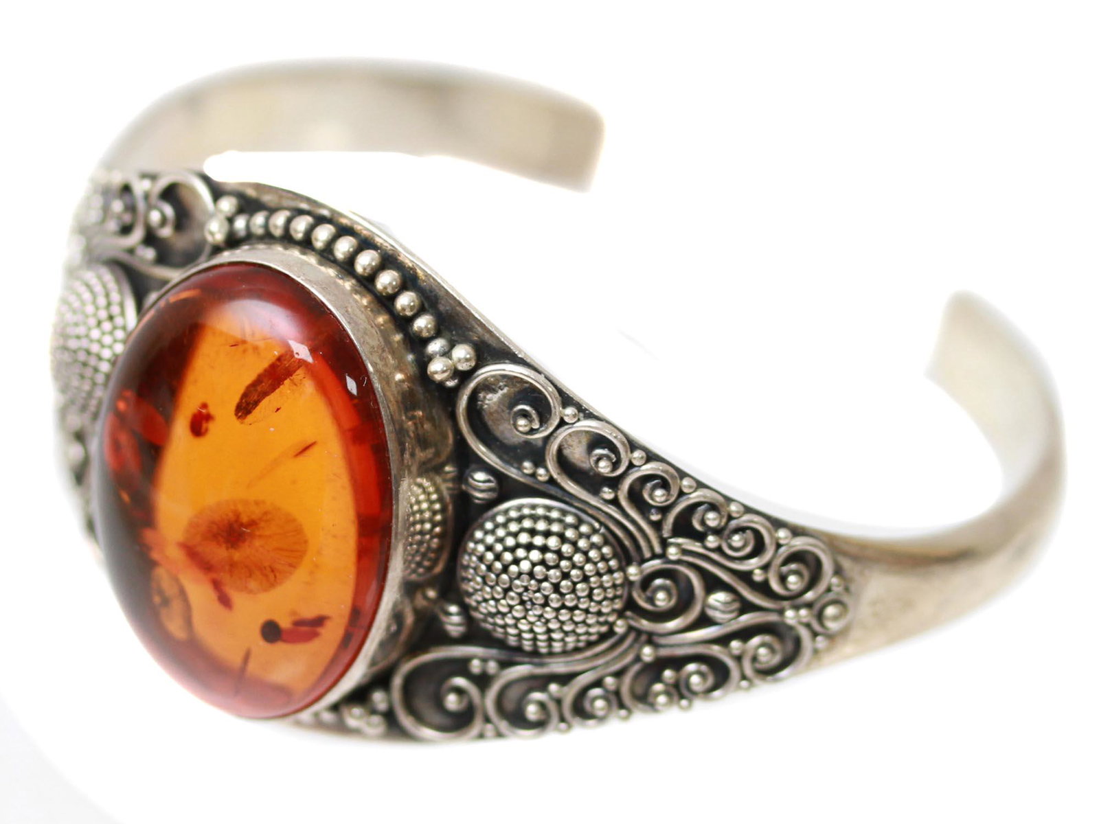A VINTAGE STERLING SILVER BALTIC AMBER BRACELET (1 of 7)