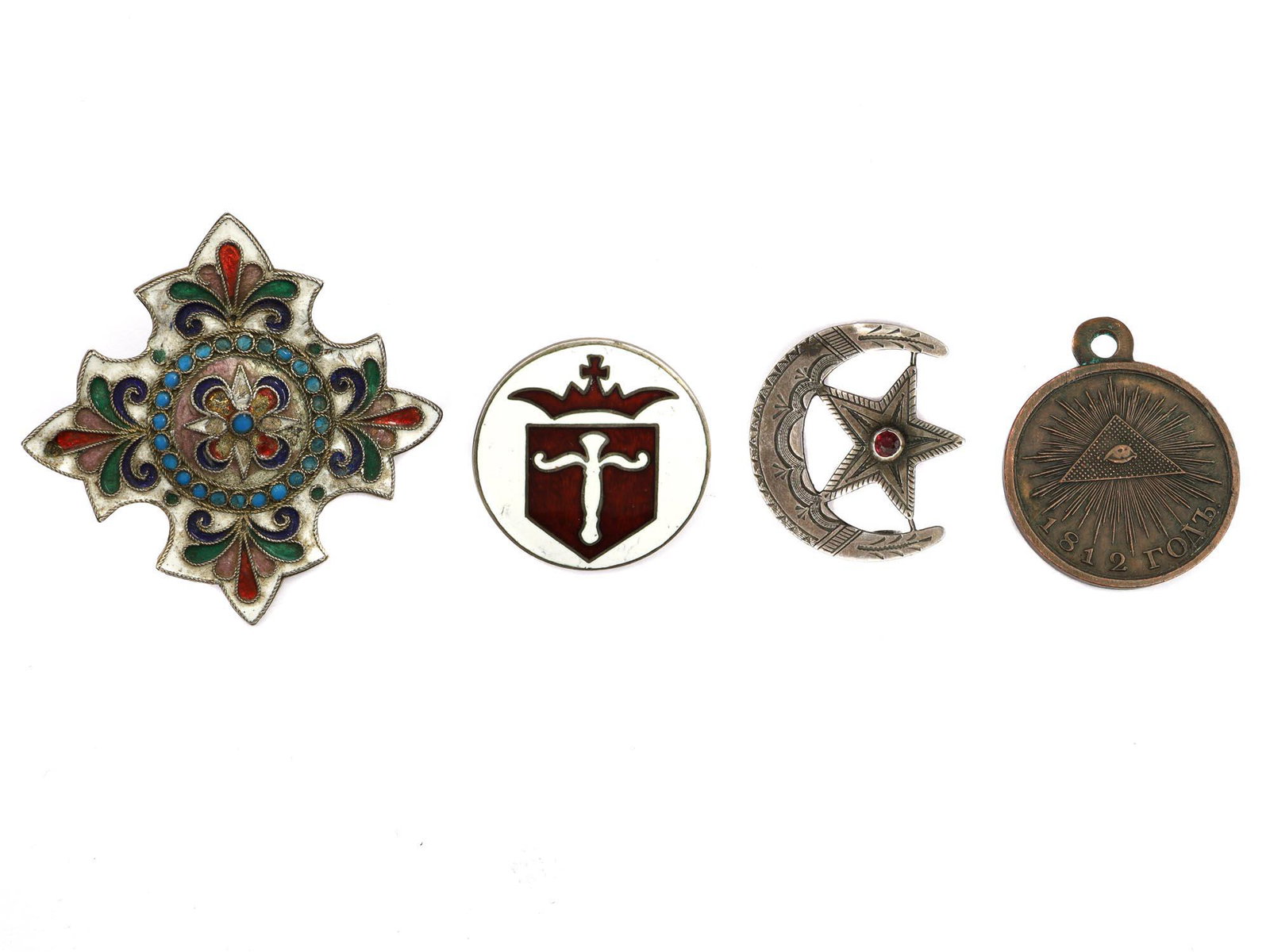 A SET OF FOUR RUSSIAN AND FINLAND BADGES MEDALS (1 of 4)