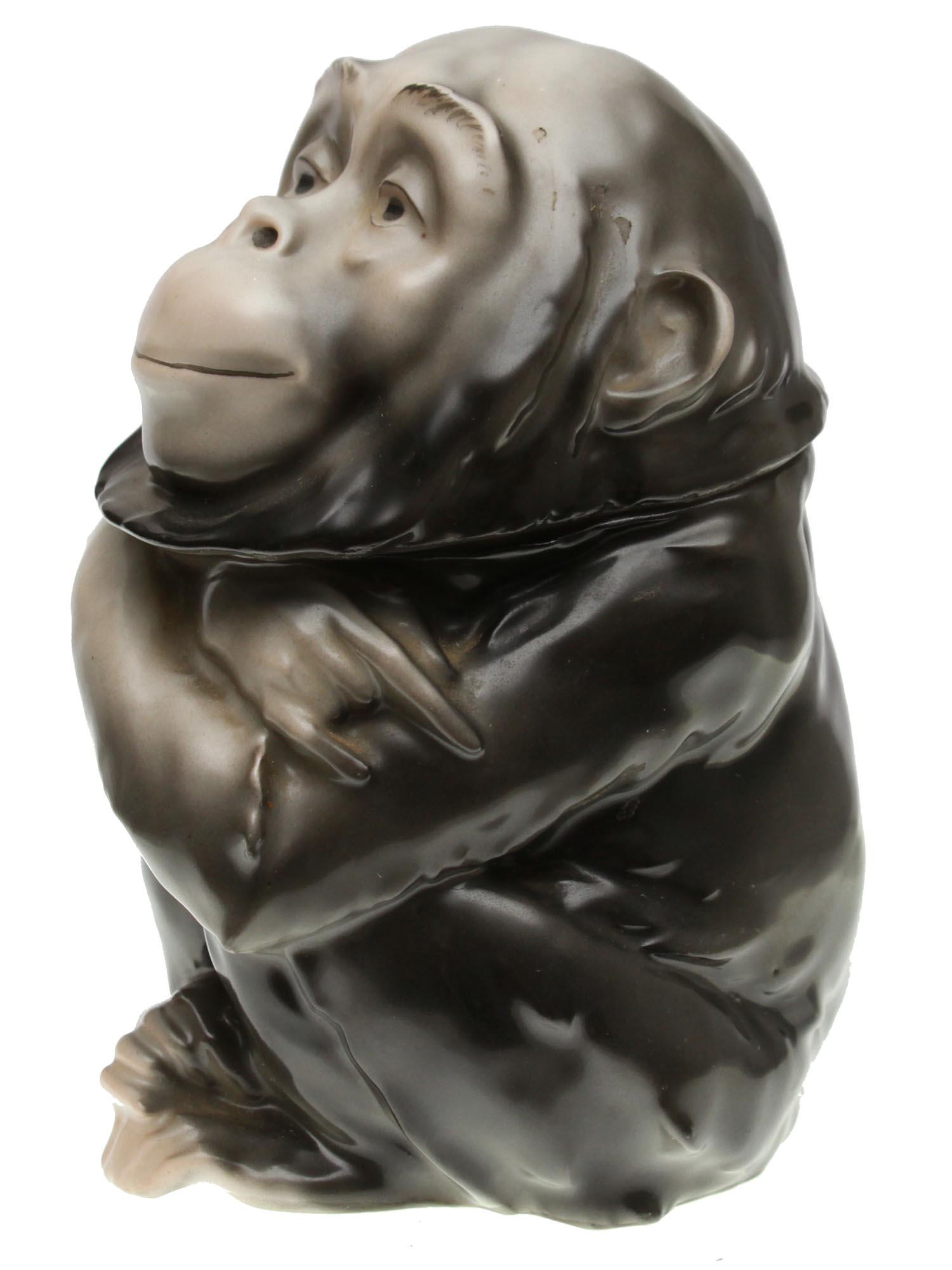 A ROYAL BAYREUTH PORCELAIN CHIMPANZEE HUMIDOR: A vintage Bavarian Royal Bayreuth porcelain humidor in the form of a sitting chimpanzee figurine in grey color. Marked in blue, Royal Bayreuth Bavaria, on the bottom. Circa: the early 20th century. Di