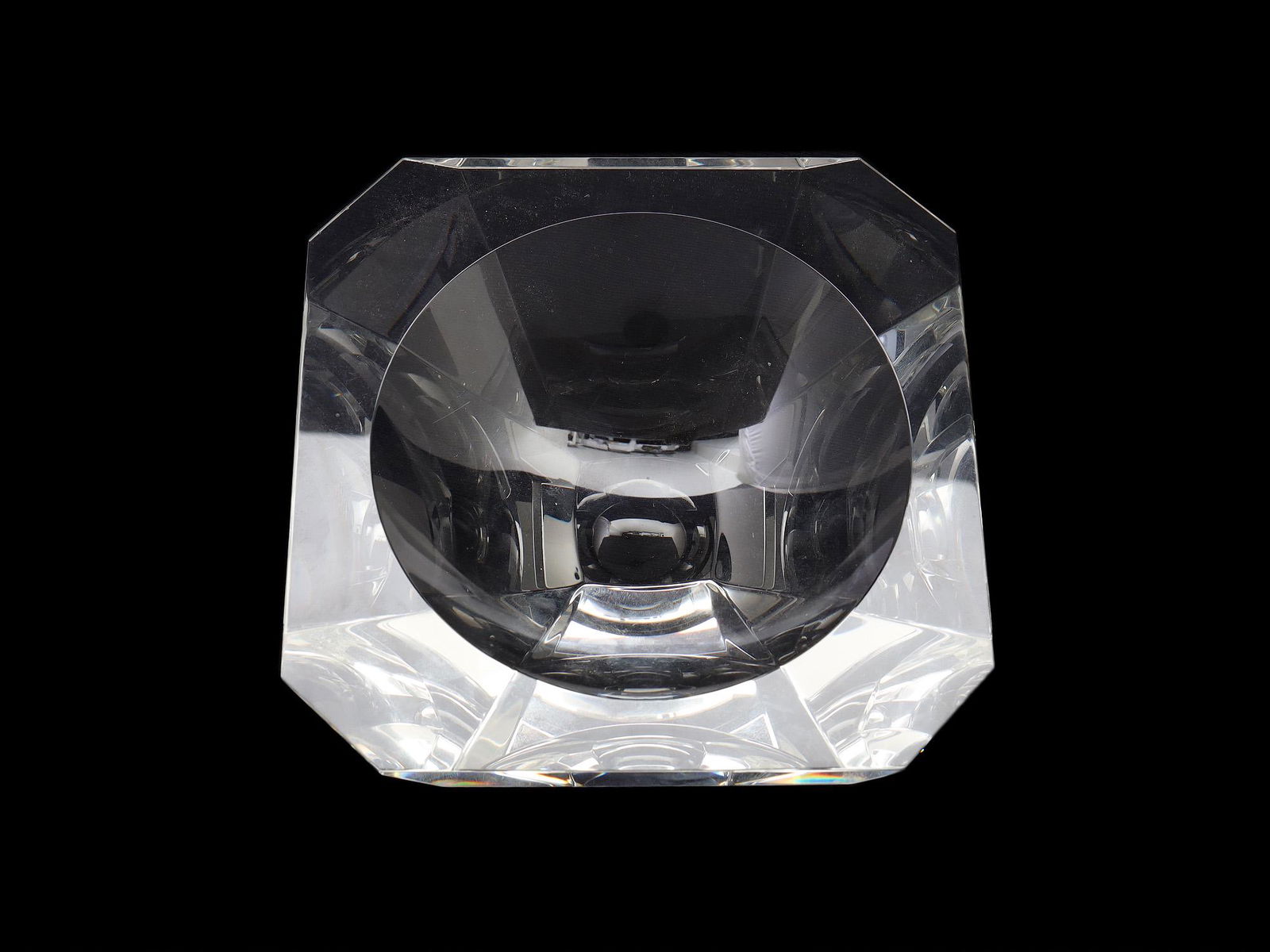 A VINTAGE SOVIET OCTAGONAL CRYSTAL ASHTRAY (1 of 2)