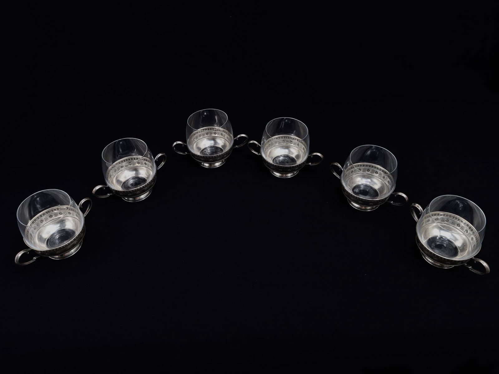 A SET OF SIX SILVER AND GLASS ICE CREAM BOWLS (1 of 4)