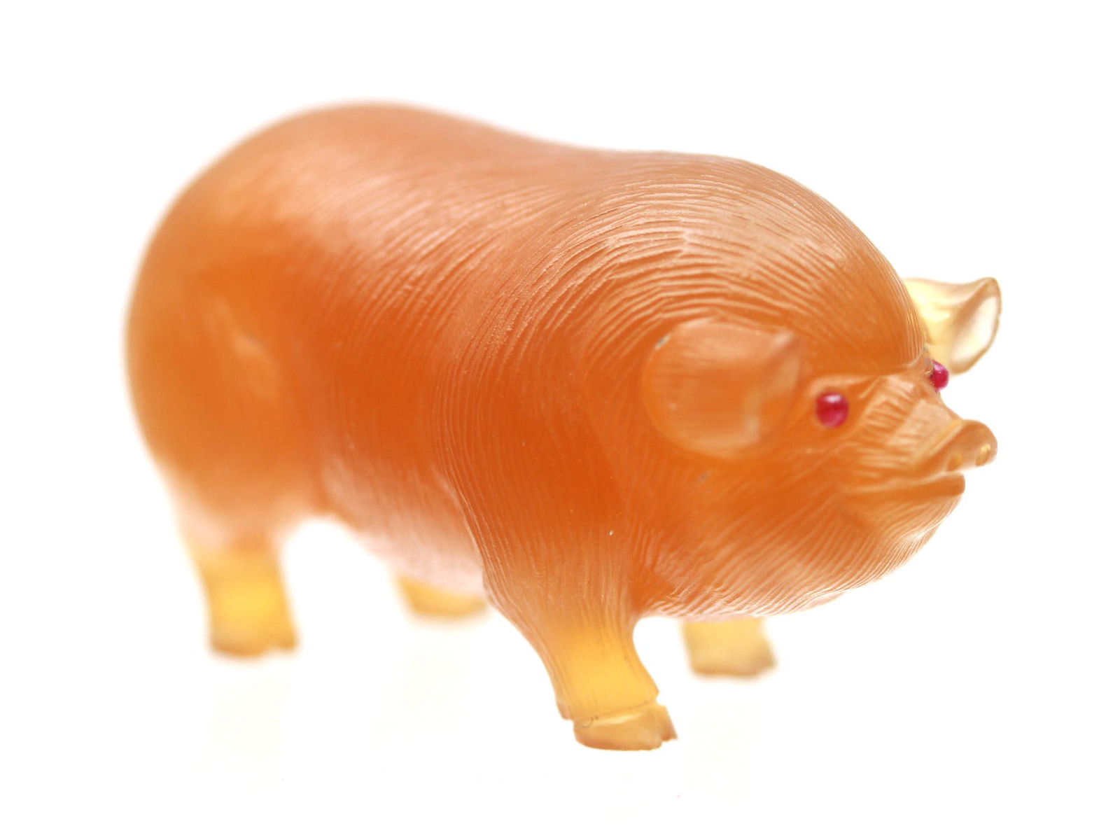 A RUSSIAN AGATE CARVED PIG FIGURE WITH RUBY EYES (1 of 6)