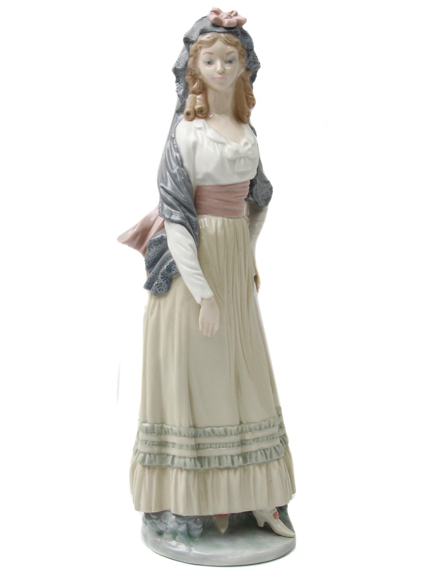 SPANISH LLADRO DAISA PORCELAIN FIGURINE GOYA LADY (1 of 5)