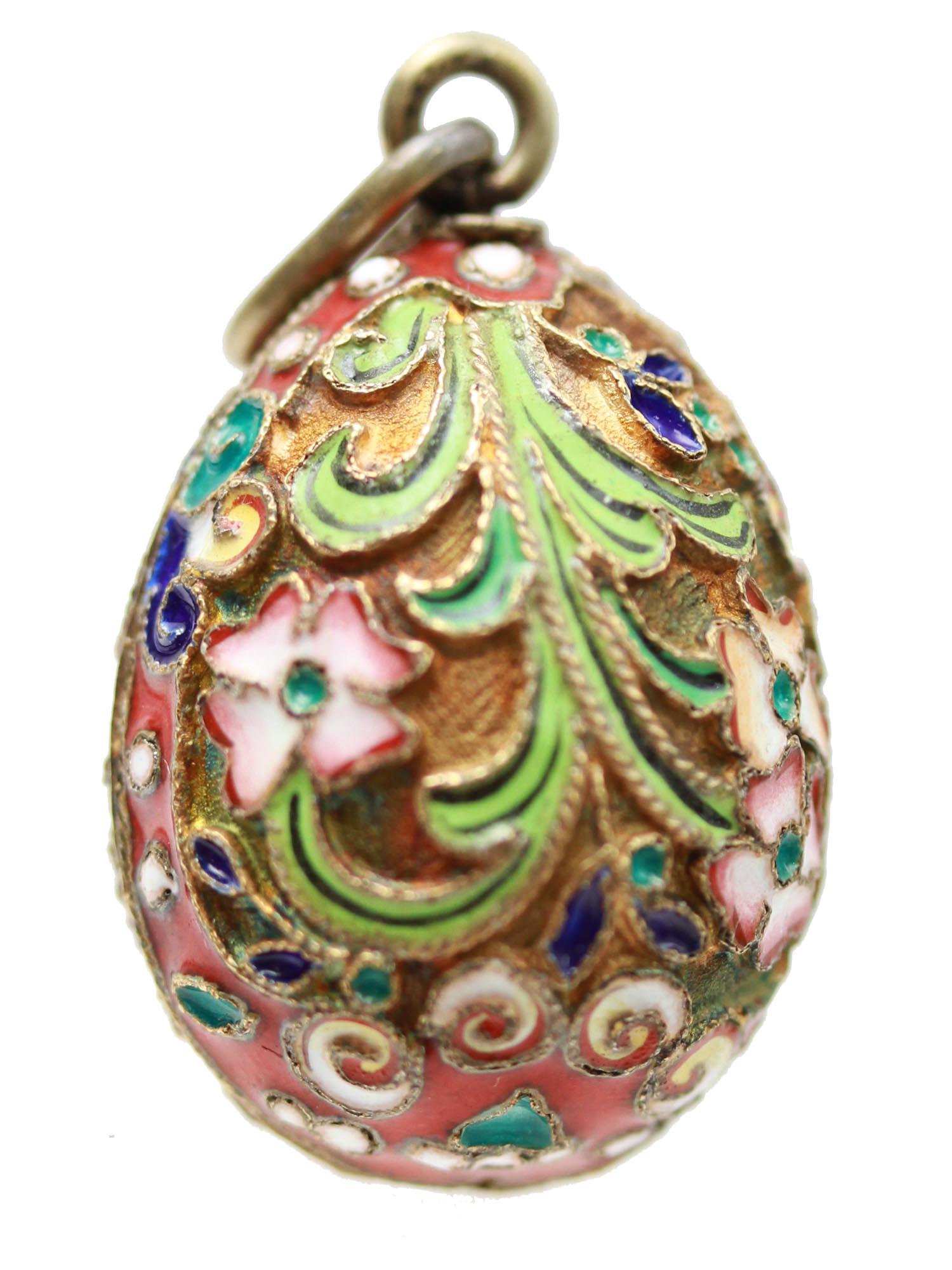 A RUSSIAN GILT SILVER AND ENAMEL EGG PENDANT (1 of 13)
