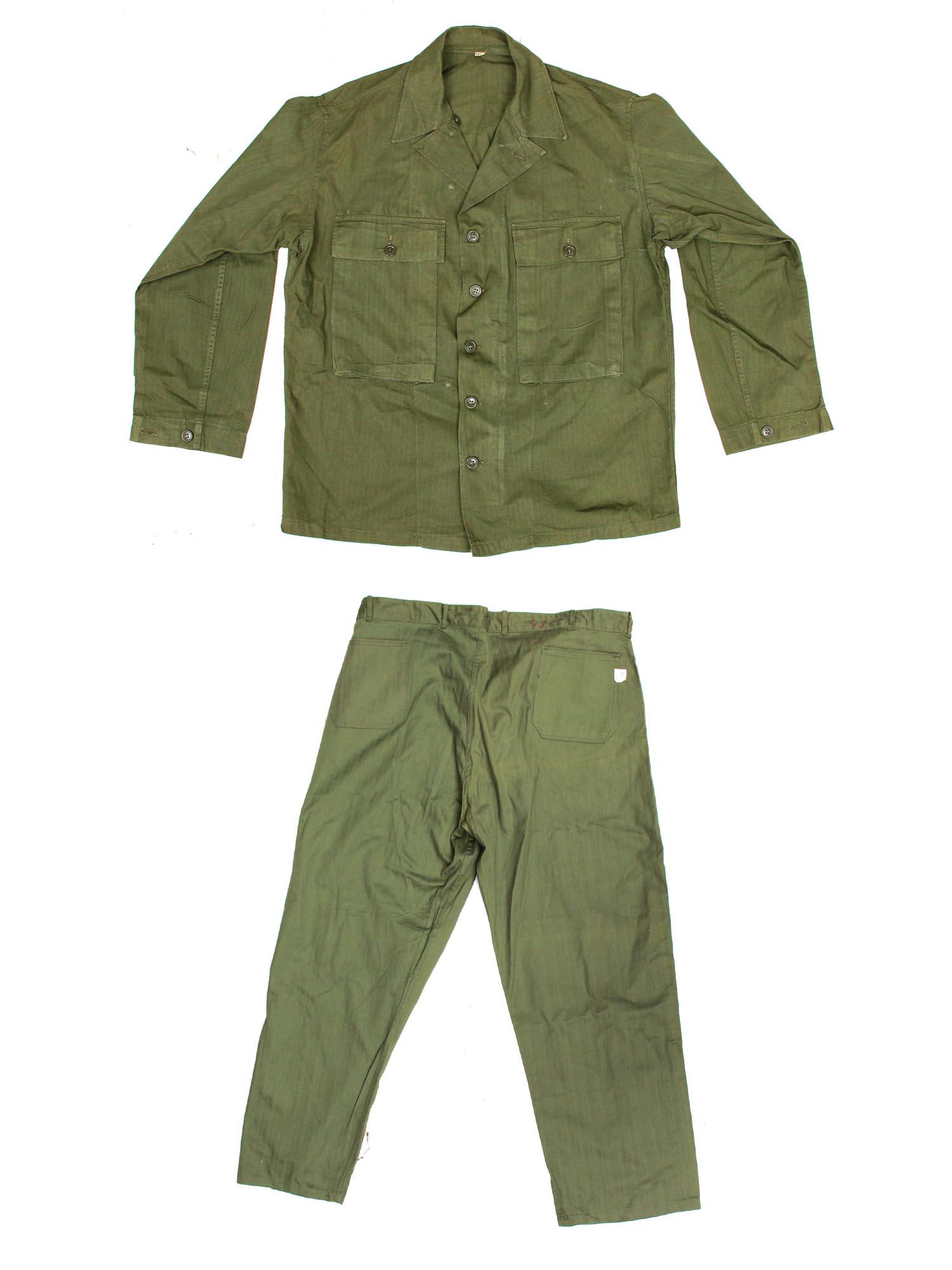 A LOT OF WWII U.S. ARMY HERRINGBONE TWILL UNIFORM (1 of 9)