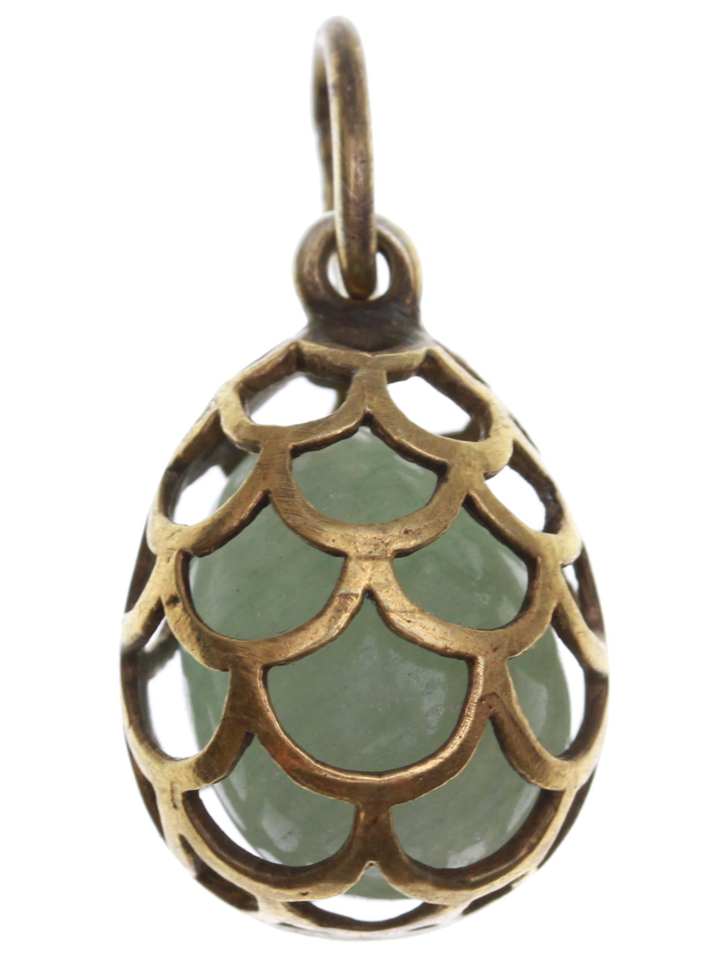 A RUSSIAN GILT SILVER AND JADE EGG PENDANT (1 of 3)