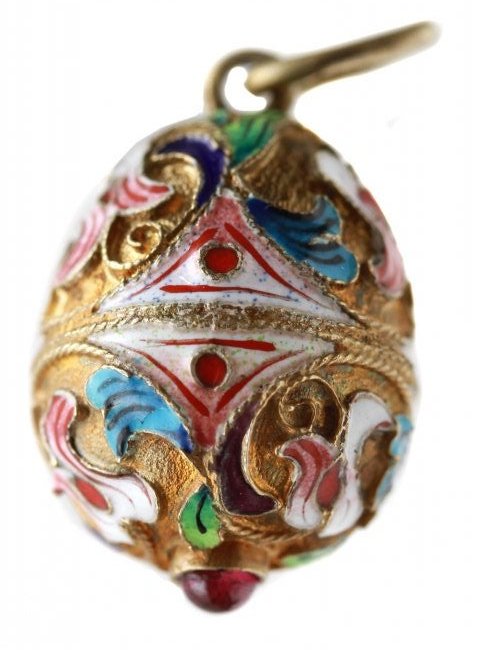 A RUSSIAN GILT SILVER AND ENAMEL EGG PENDANT (1 of 6)