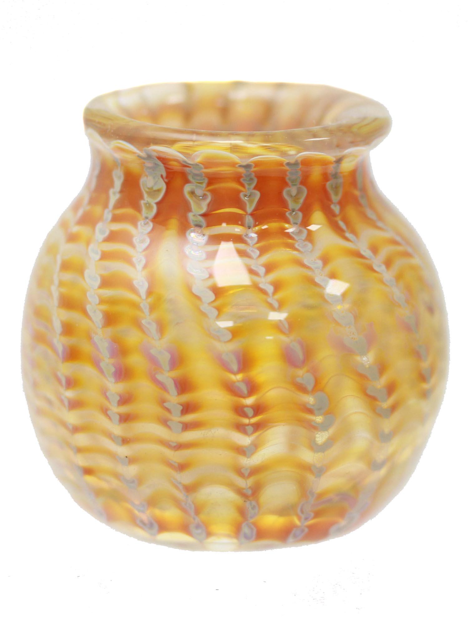 A VINTAGE MINIATURE ROUND DECORATIVE GLASS VASE (1 of 5)
