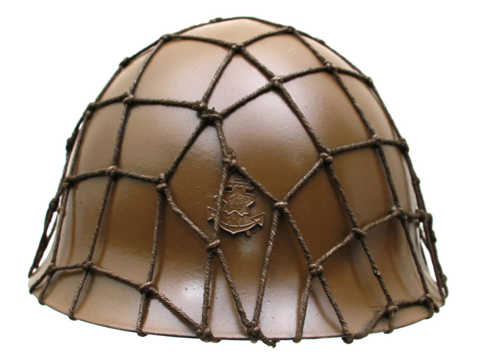 A WWII PERIOD JAPANESE NAVY TYPE HELMET (1 of 6)