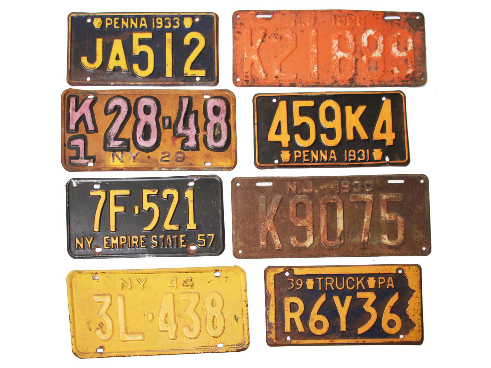 SET OF EIGHT VINTAGE AMERICAN LICENSE PLATES (1 of 5)