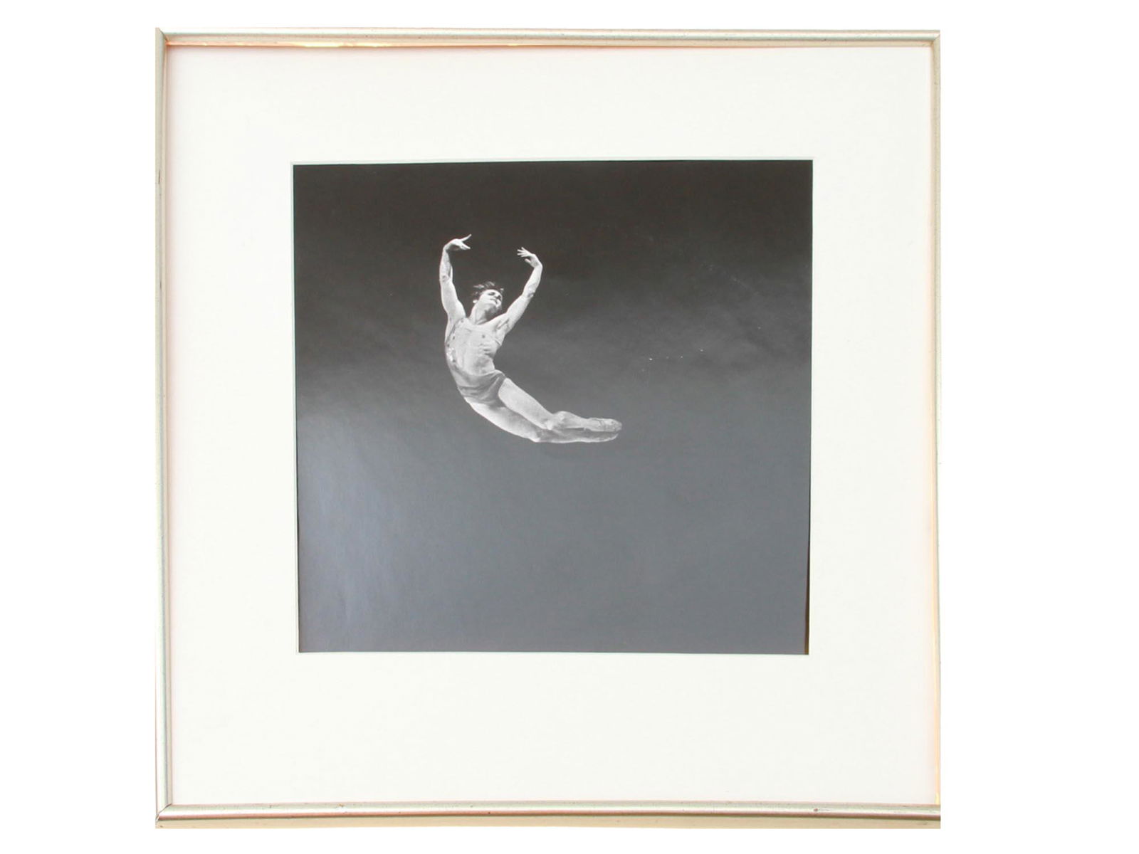 A RUSSIAN PHOTO OF BARYSHNIKOV BY NINA ALOVERT (1 of 7)