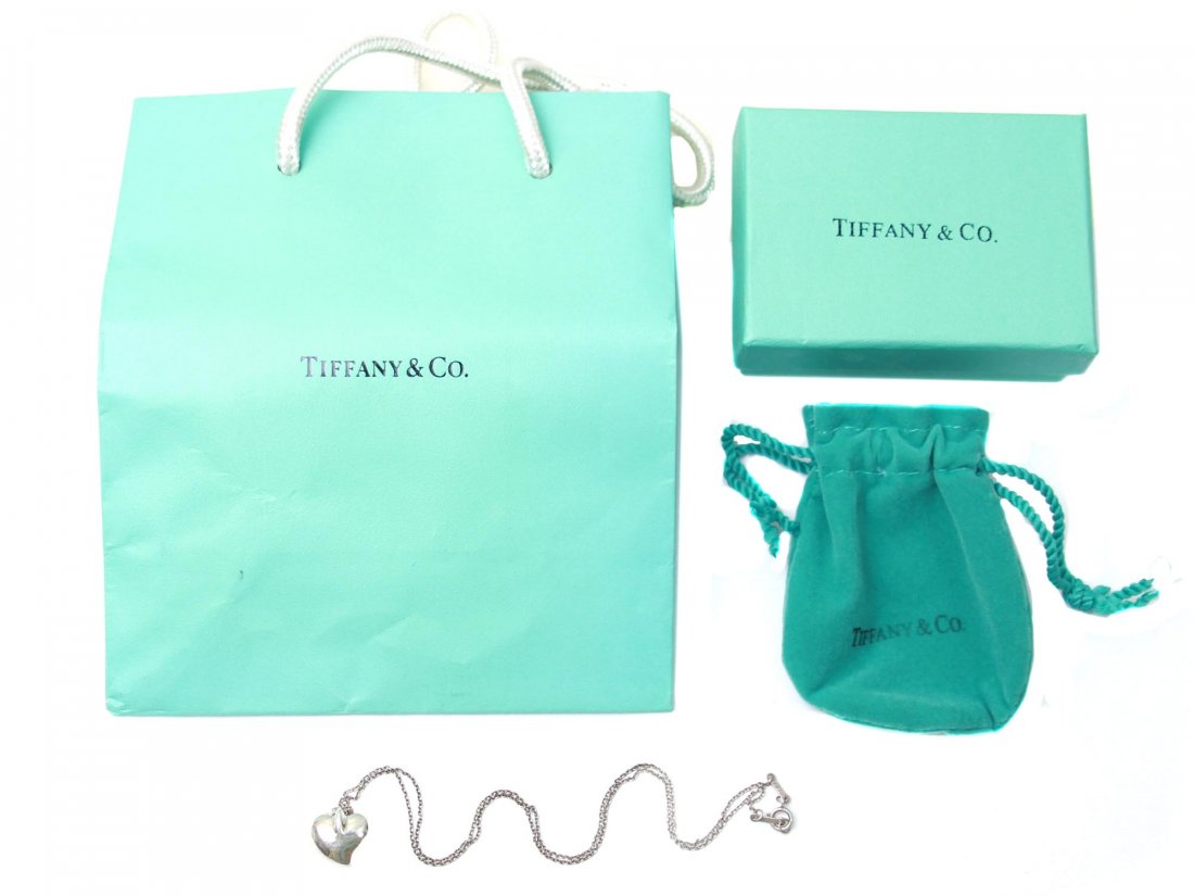 A TIFFANY & CO SILVER ELSA PERETTI HEART NECKLACE (1 of 7)