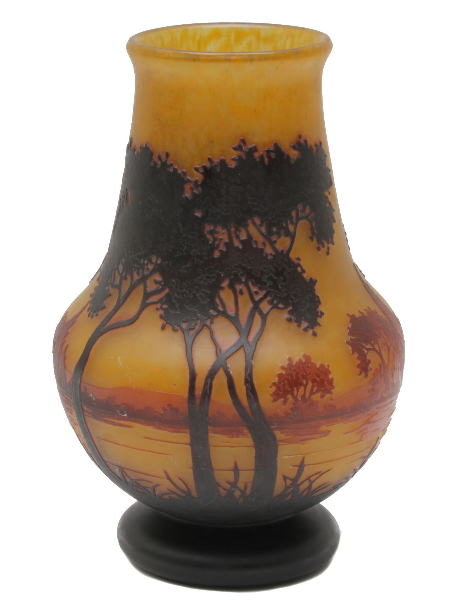 A VINTAGE FRENCH CAMEO CLASS VASE BY DAUM NANCY (1 of 5)