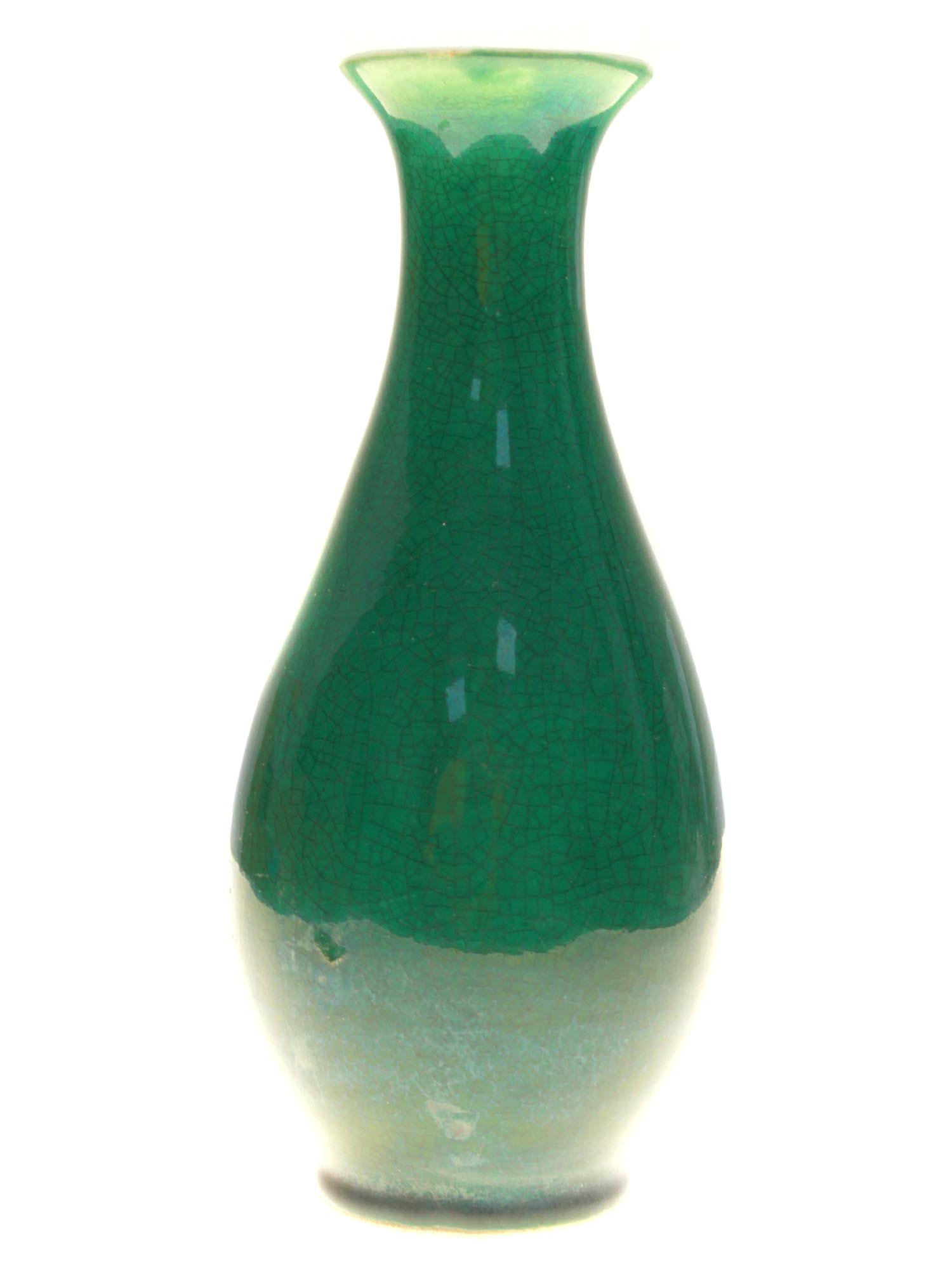 AN ANTIQUE CHINESE PORCELAIN VASE, 19TH CEN. (1 of 6)