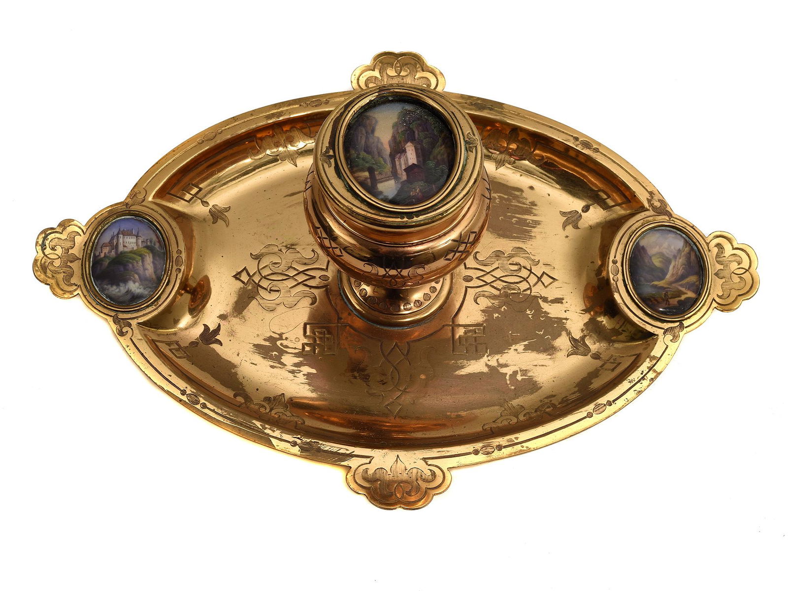 AN ANTIQUE BRONZE DESK ASHTRAY WITH INKWELL (1 of 3)