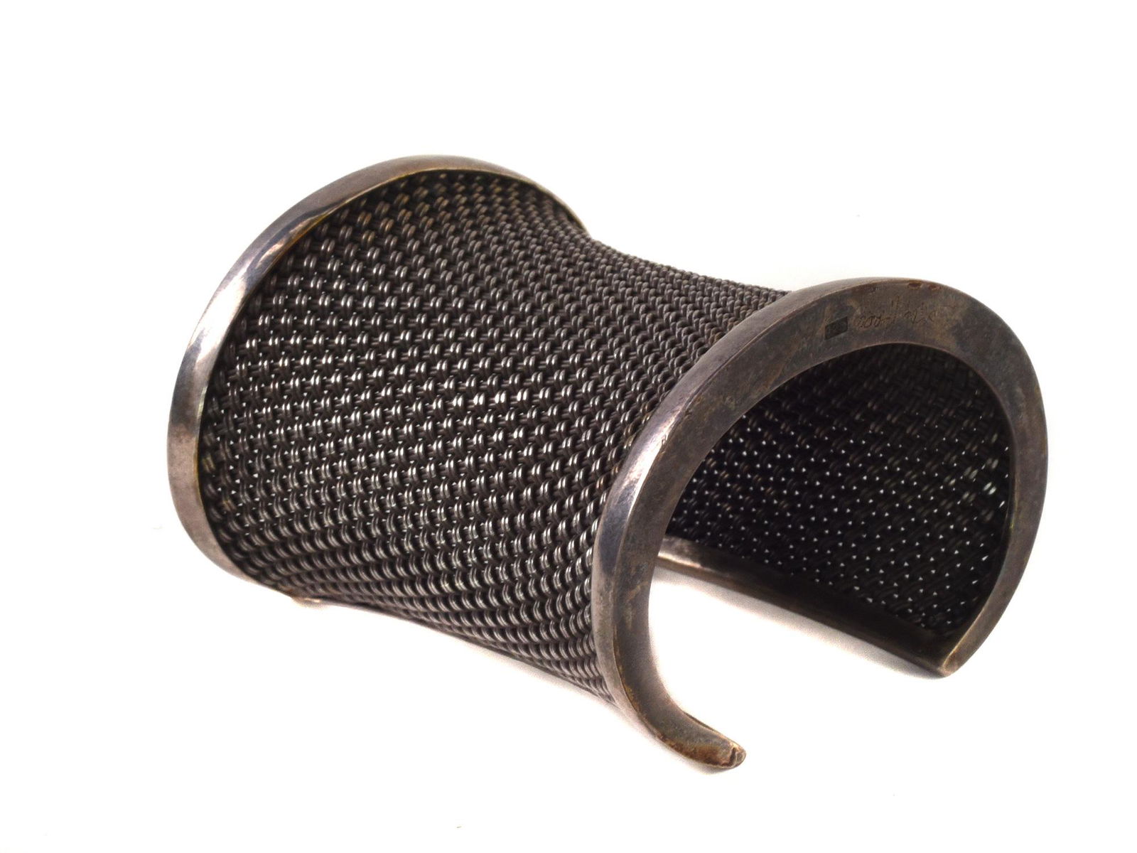 AN ANTIQUE STERLING SILVER BANGLE BRACELET (1 of 2)