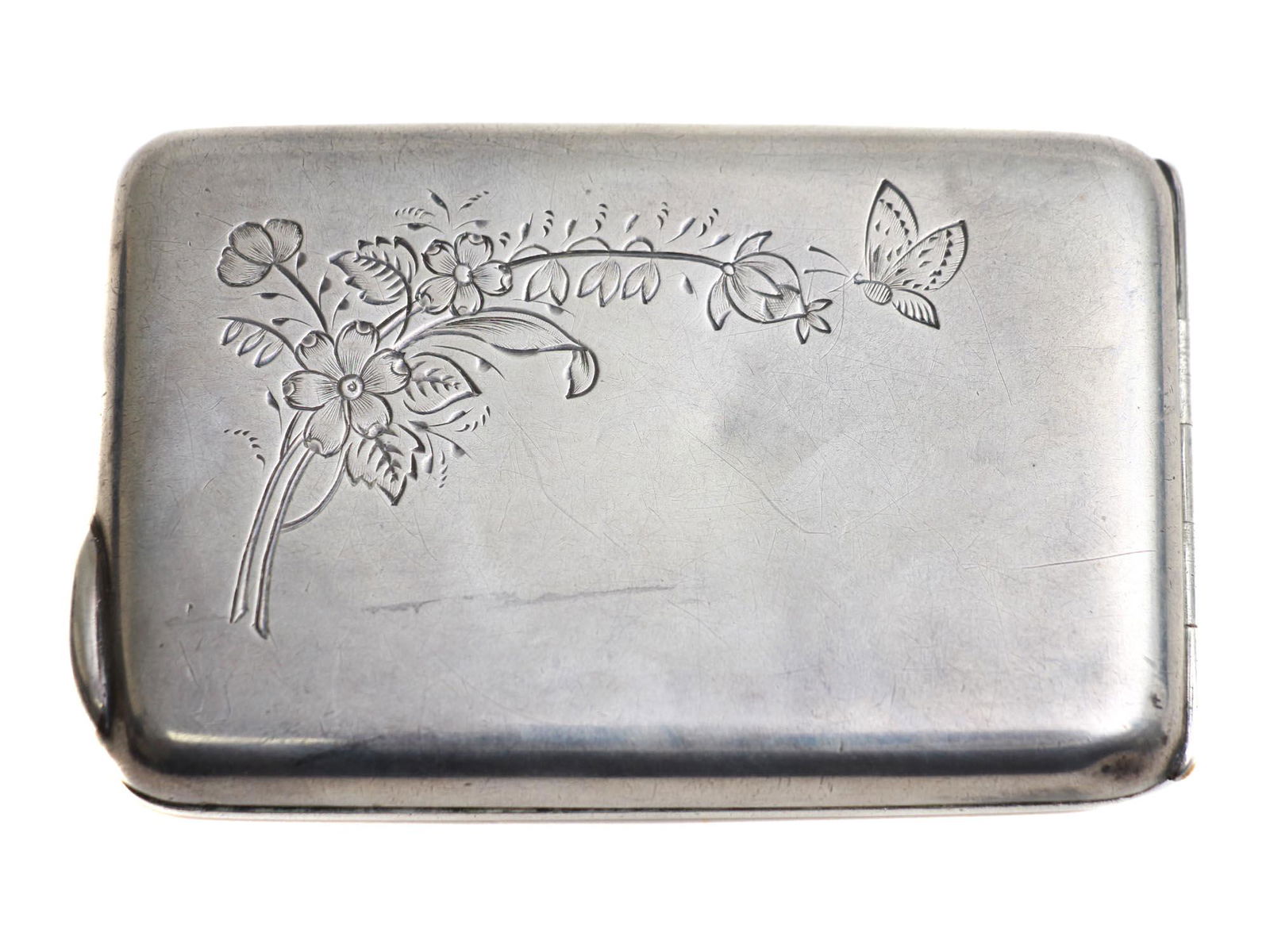 AN ANTIQUE RUSSIAN SILVER CIGARETTE CASE (1 of 7)