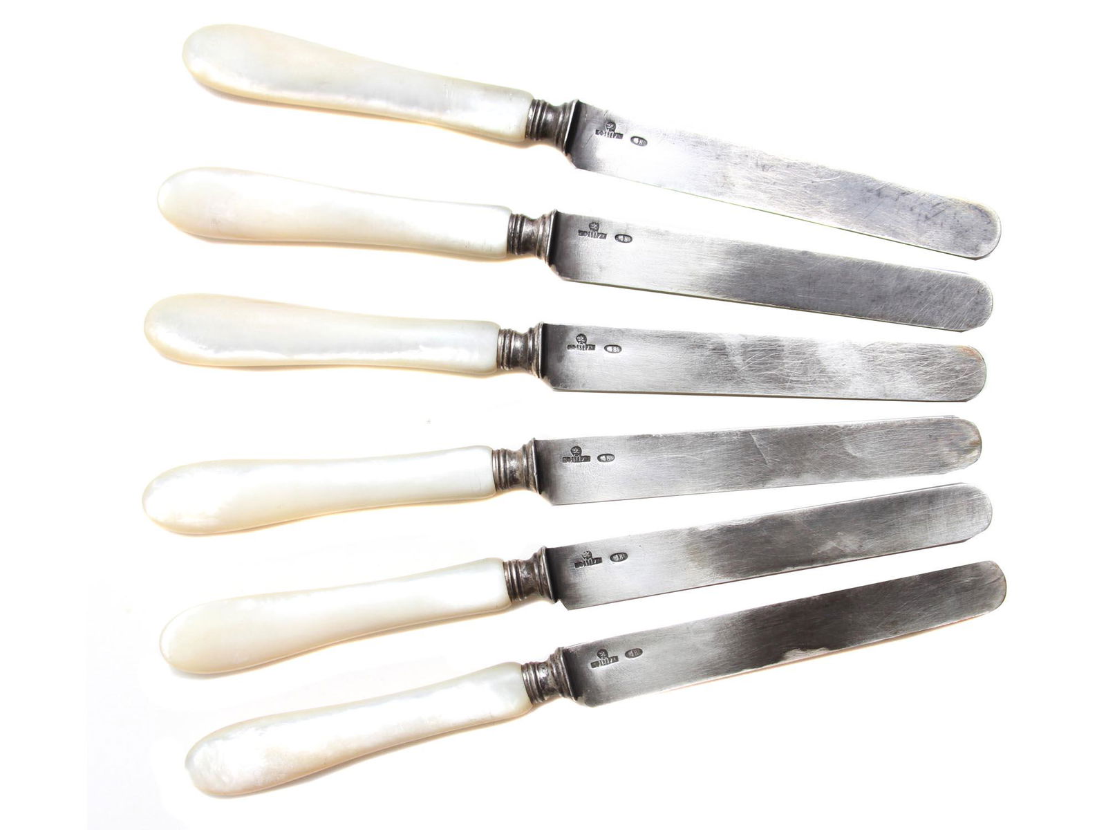 A SET OF SIX RUSSIAN SILVER TABLE KNIVES W. PEARL (1 of 4)