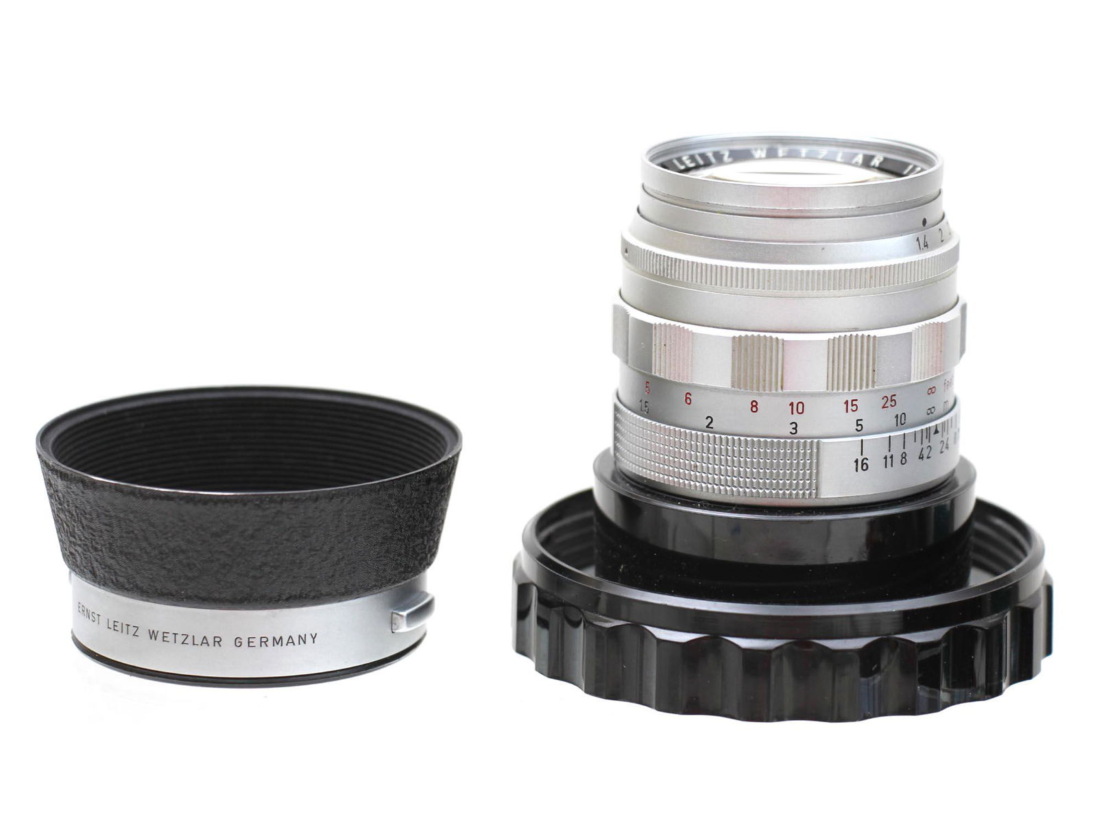 A VINTAGE GERMAN LEICA CAMERA LENS (1 of 7)