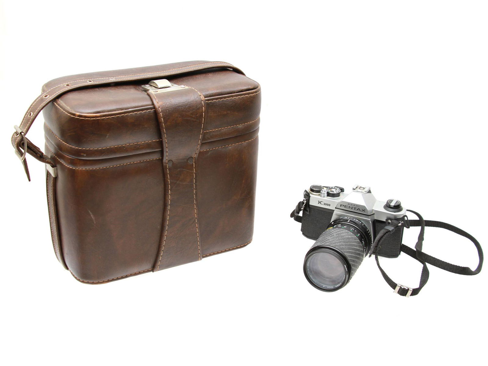 A VINTAGE ASAHI PENTAX K 1000 CAMERA WITH A CASE (1 of 11)