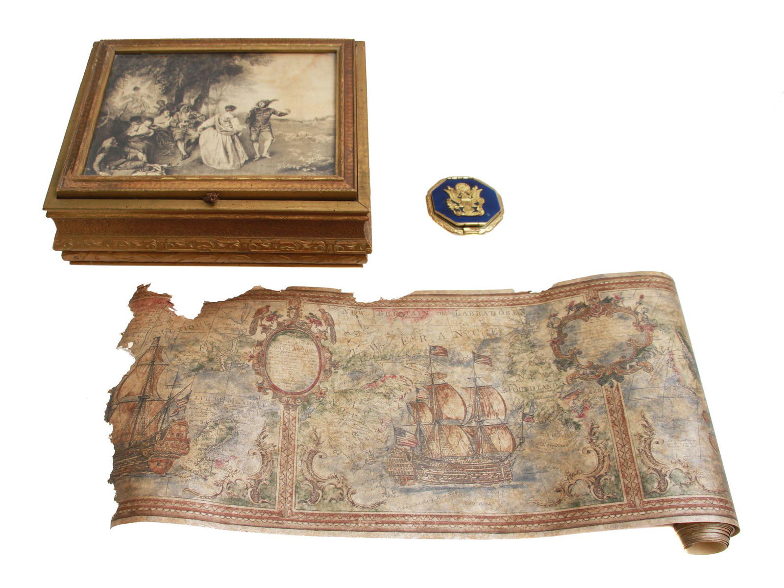 A VINTAGE JEWELRY BOX WITH ITEMS INSIDE (1 of 10)