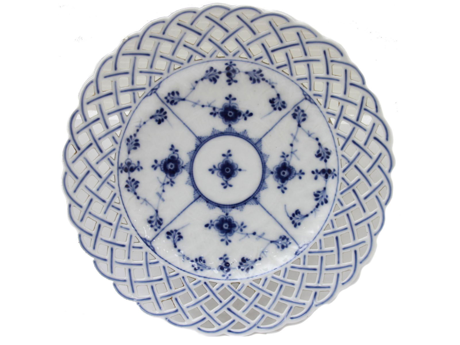 AN ANTIQUE ROYAL COPENHAGEN PORCELAIN PLATE (1 of 4)