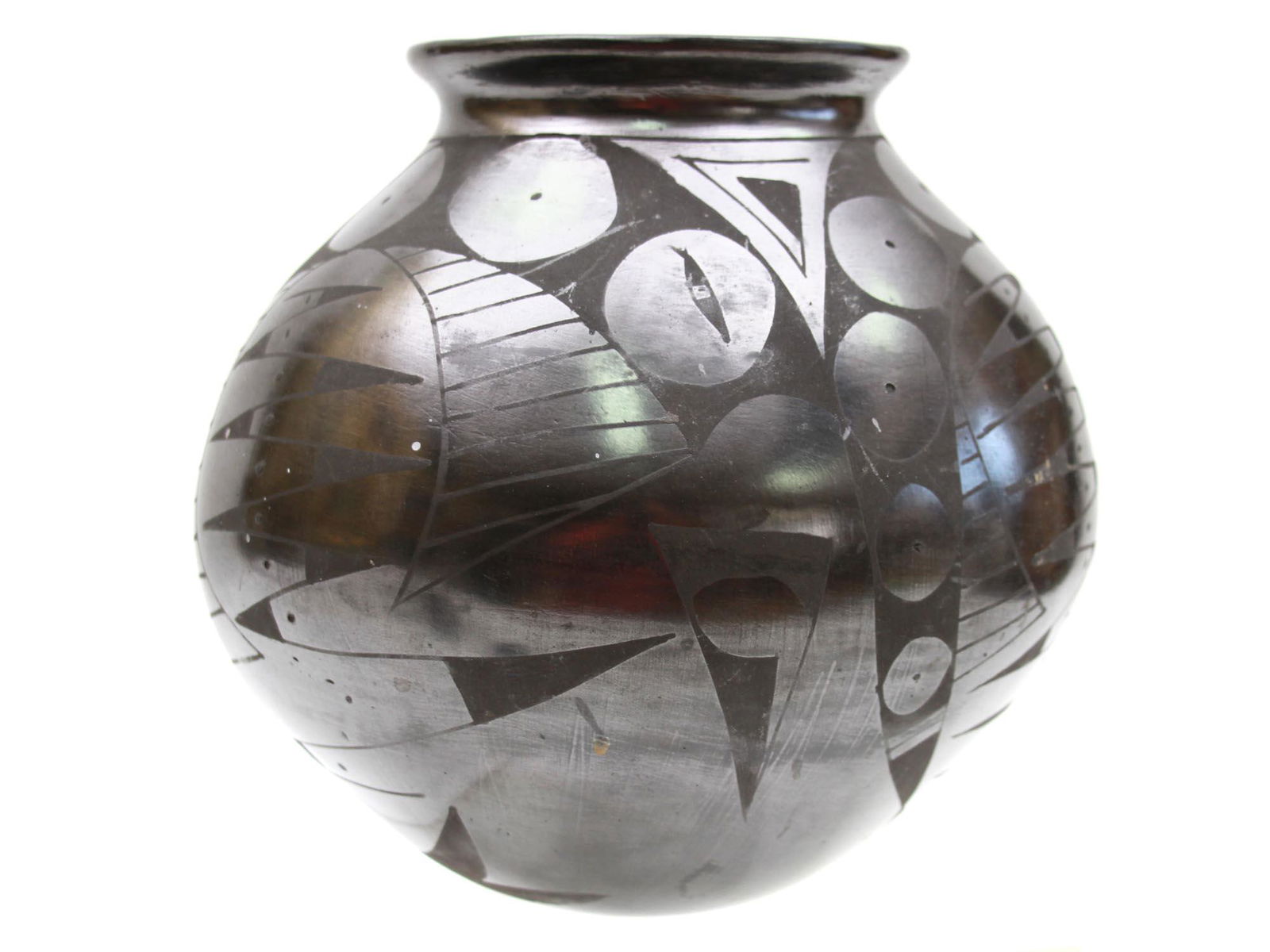 A MEXICAN MATA ORTIZ BLACK WARE POTTERY VASE (1 of 7)