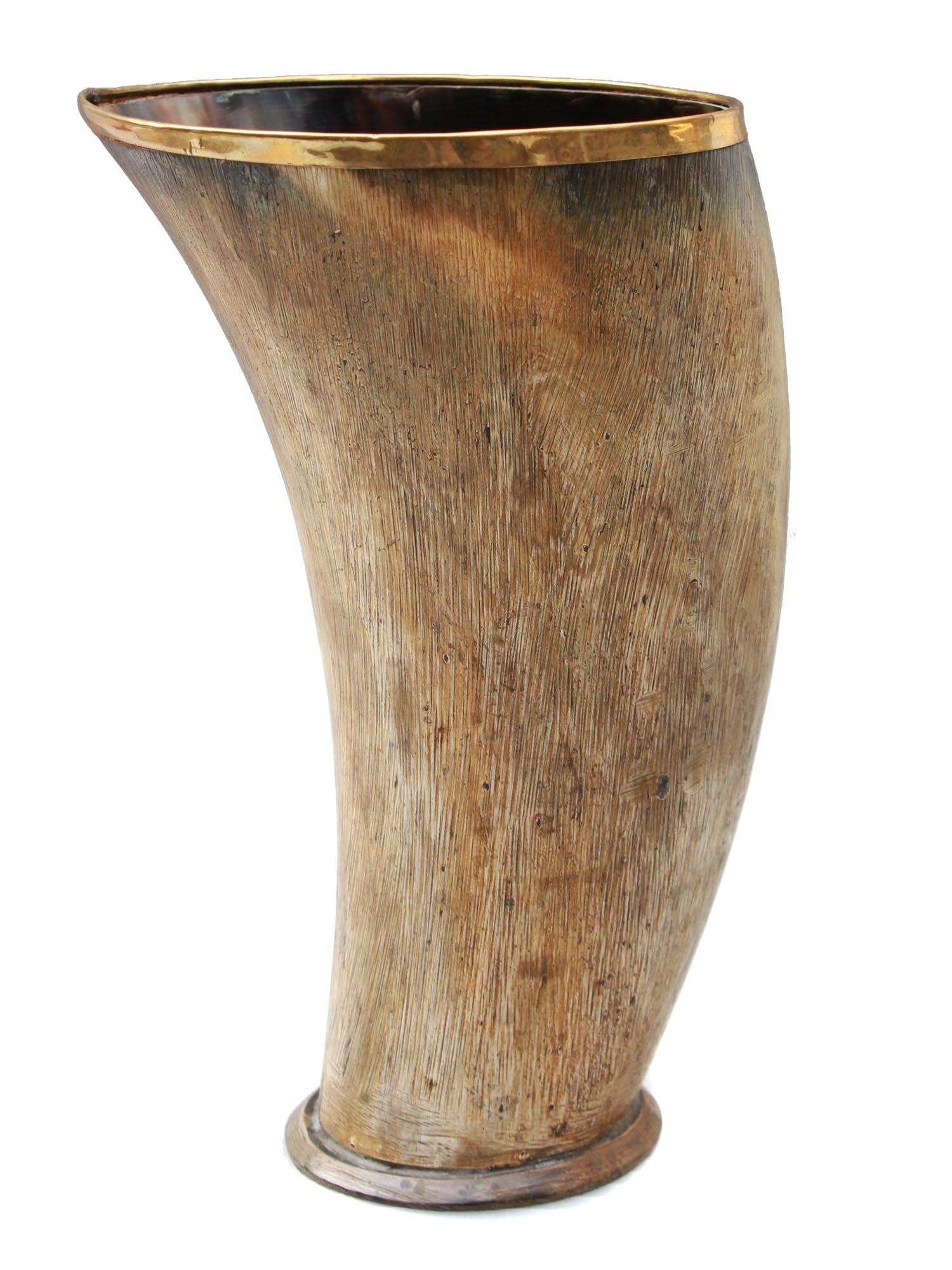 A LARGE ANTIQUE DRINKING CUP MADE OF HORN (1 of 8)