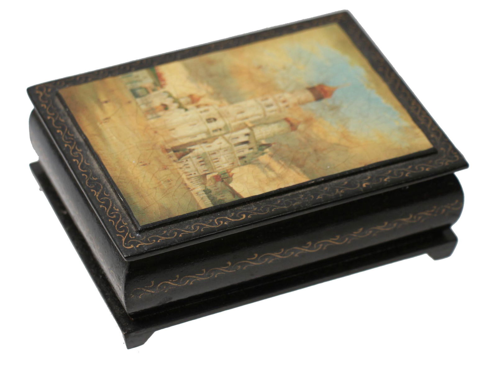 A VINTAGE RUSSIAN WOODEN LACQUERED BOX (1 of 9)