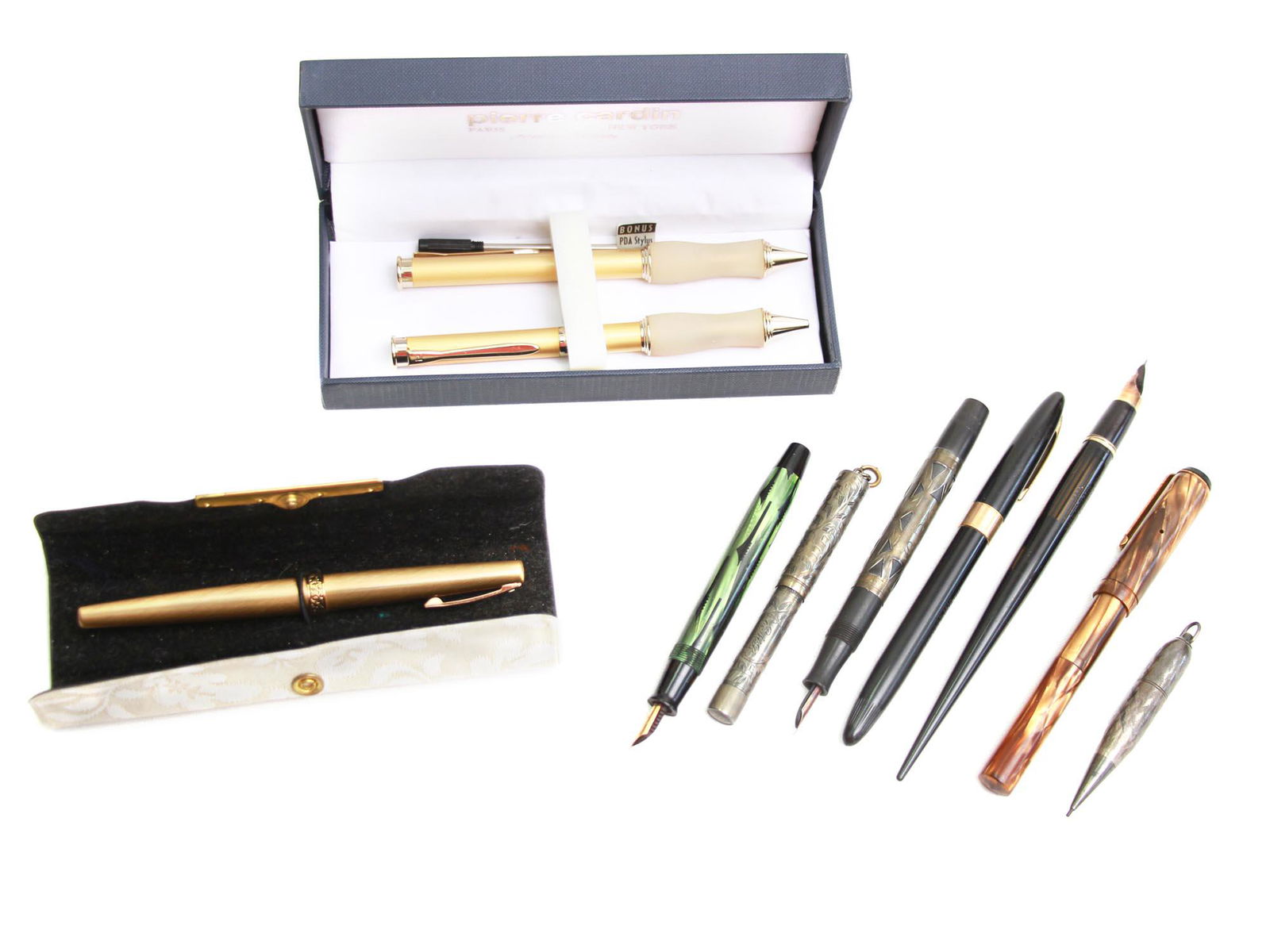 A VINTAGE COLLECTION OF TEN FOUNTAIN PENS (1 of 9)