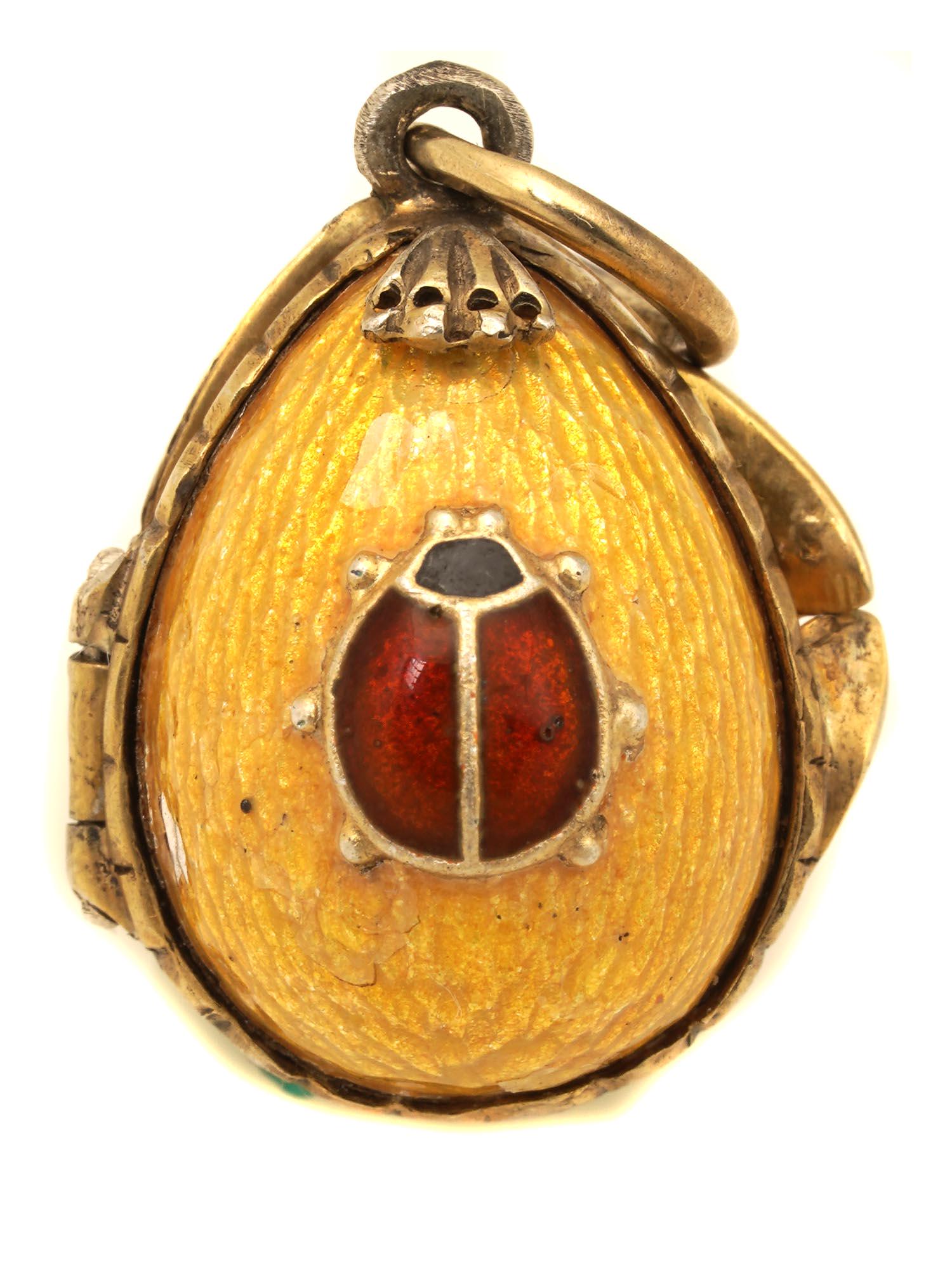 A RUSSIAN GILT SILVER ENAMEL PENDANT (1 of 4)