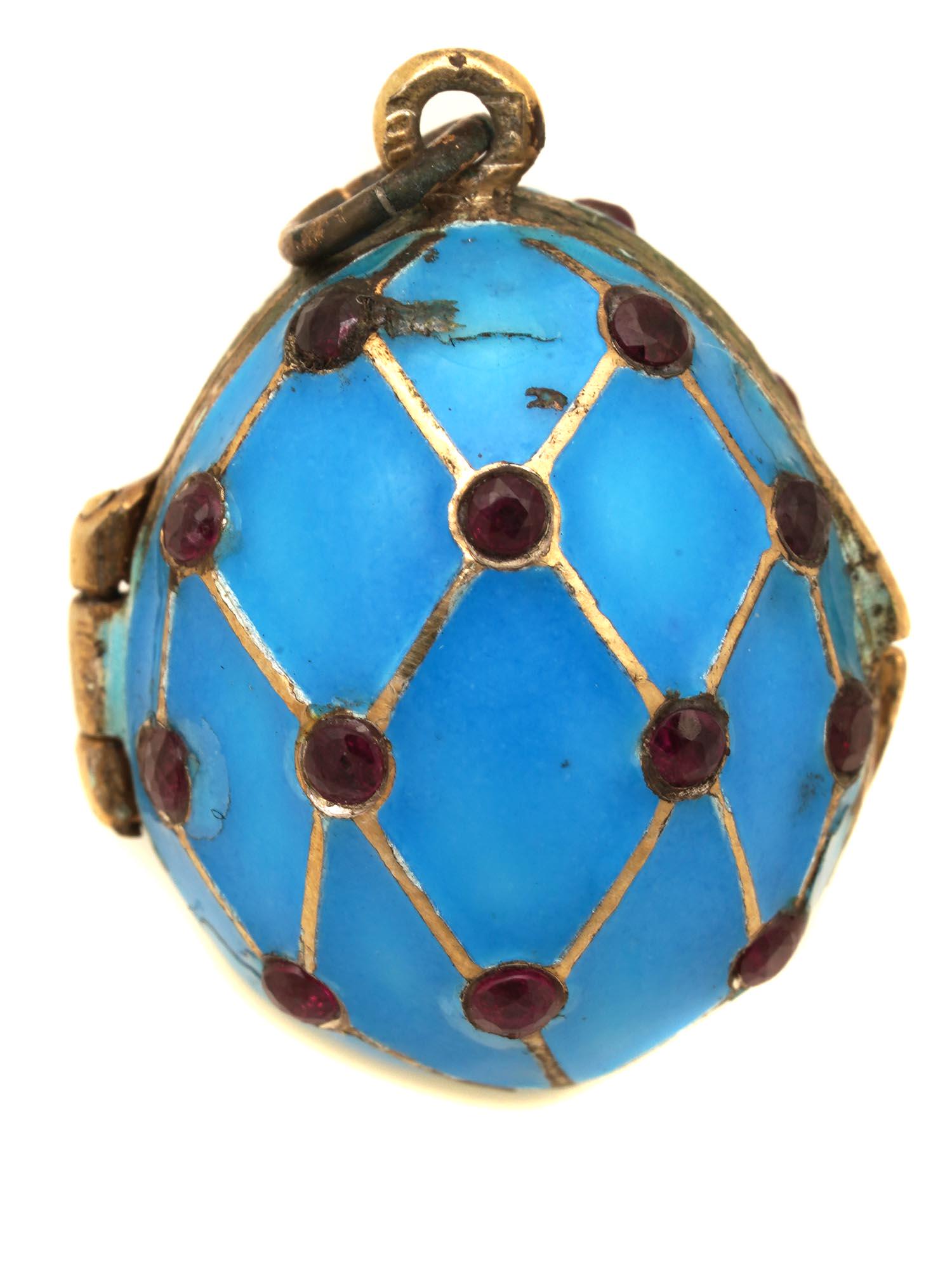 A RUSSIAN GILT SILVER ENAMELED EGG PENDANT (1 of 5)
