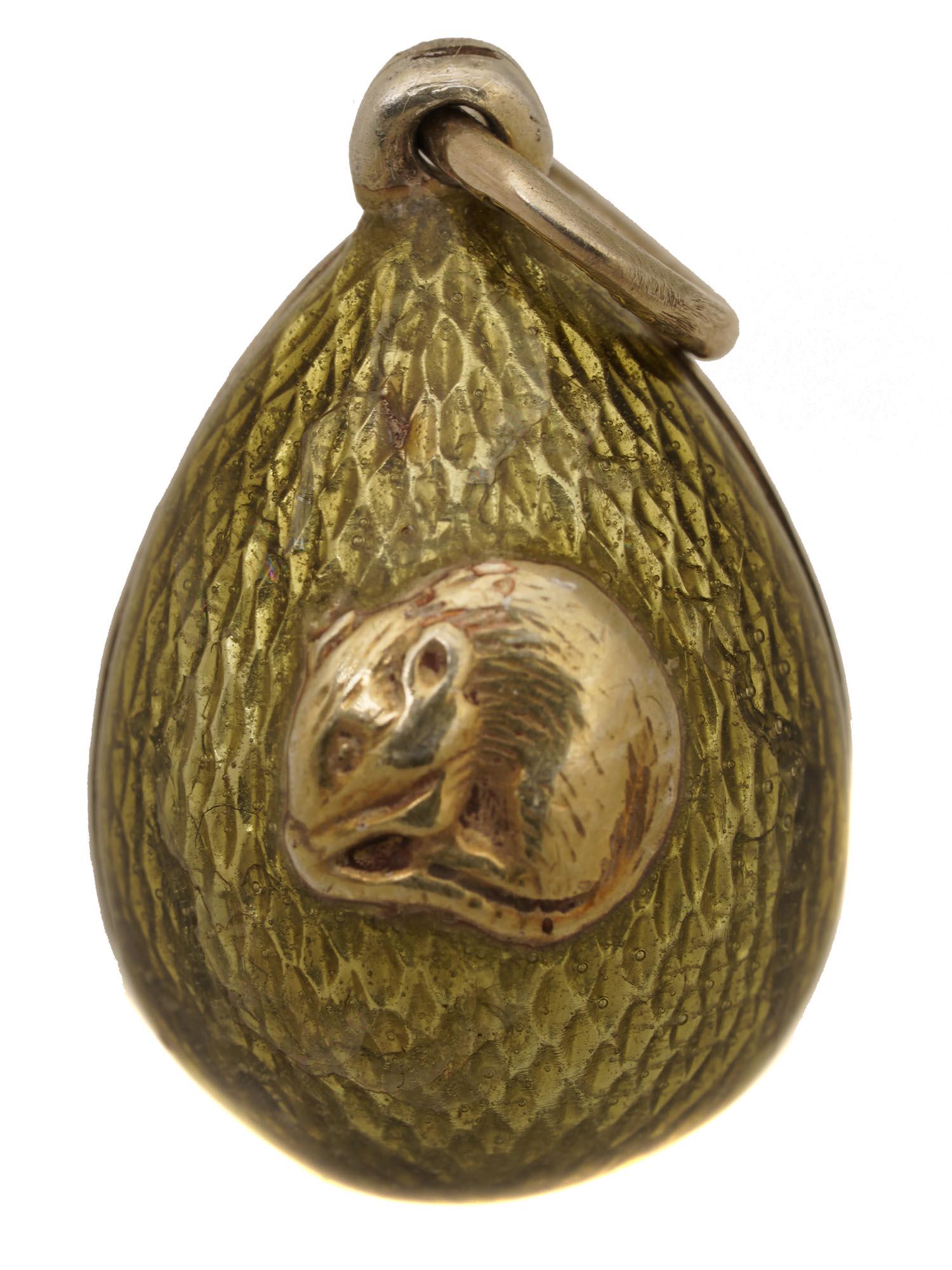 A RUSSIAN GILT SILVER & ENAMEL MOUTH EGG PENDANT (1 of 3)