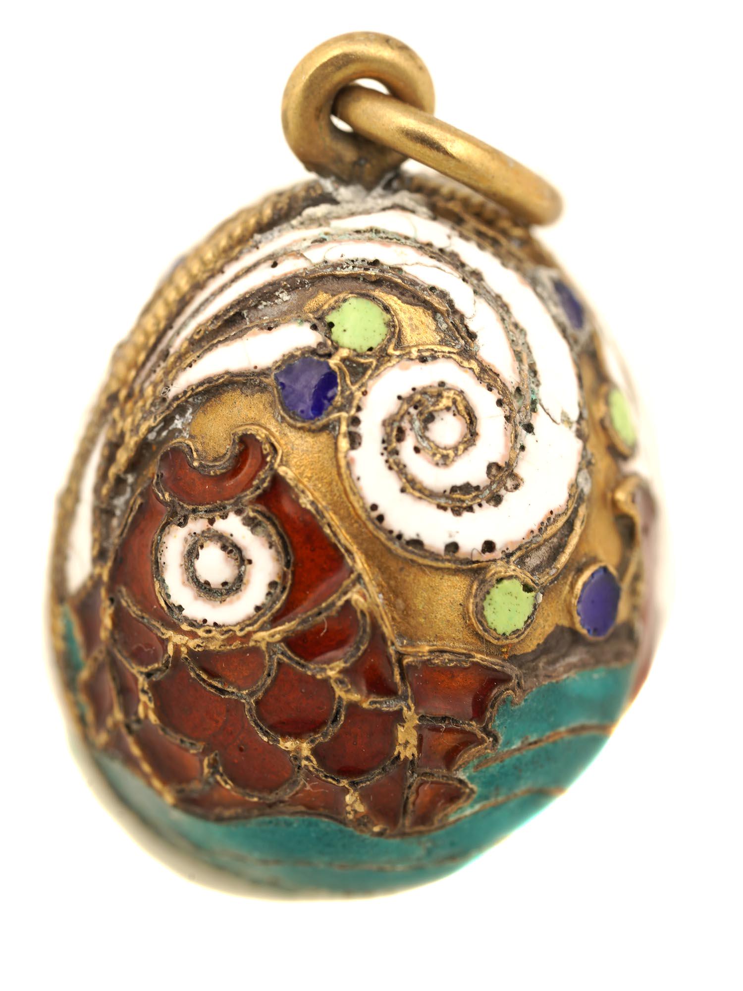 A RUSSIAN GILT SILVER AND ENAMEL EGG PENDANT (1 of 3)