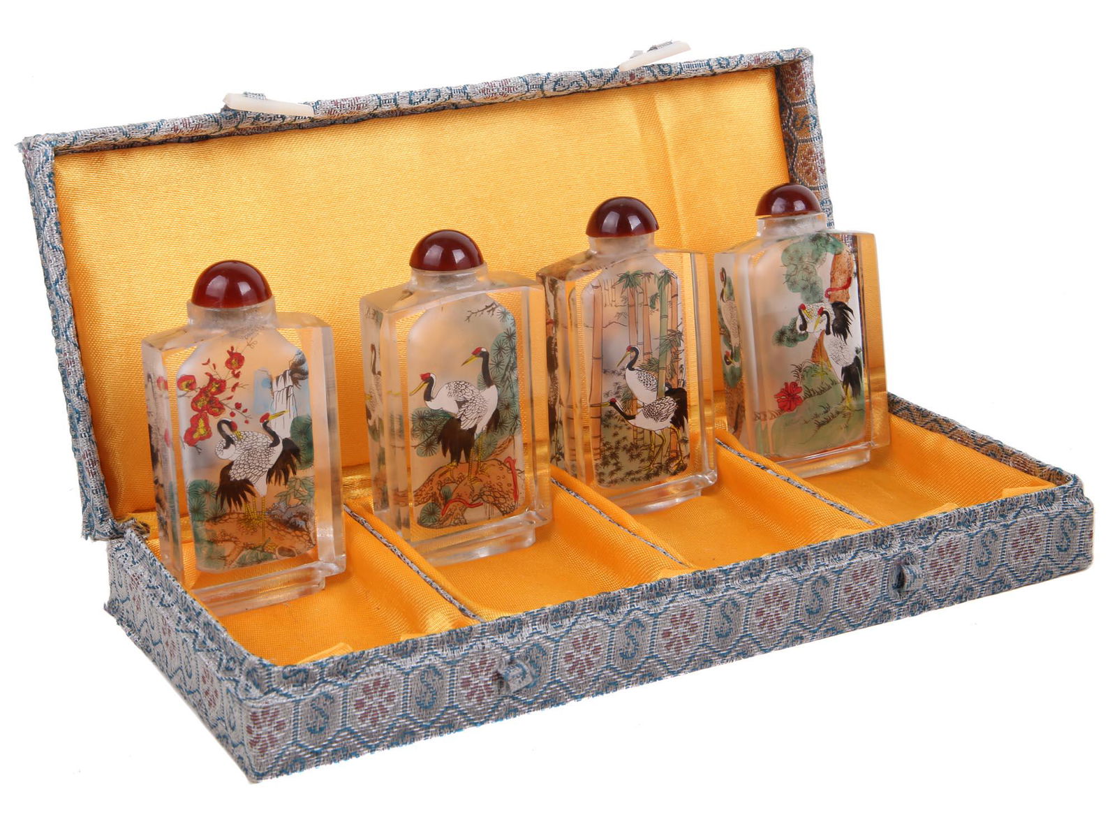 SET OF FOUR CHINESE REVERSE PAINTED SNUFF BOTTLES (1 of 6)