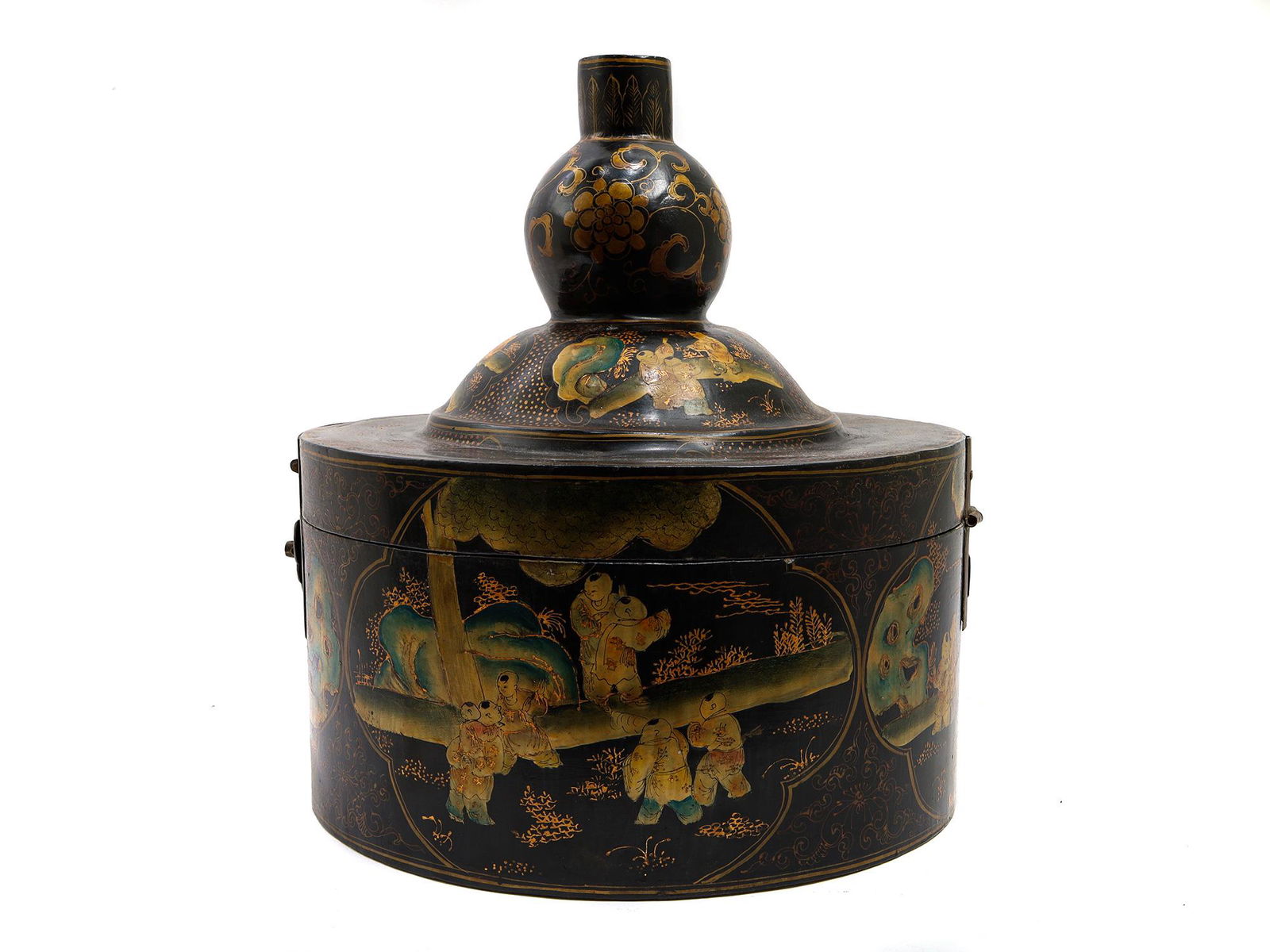 A CHINESE LACQUERED WOODEN HAT CASE, 1900 (1 of 5)