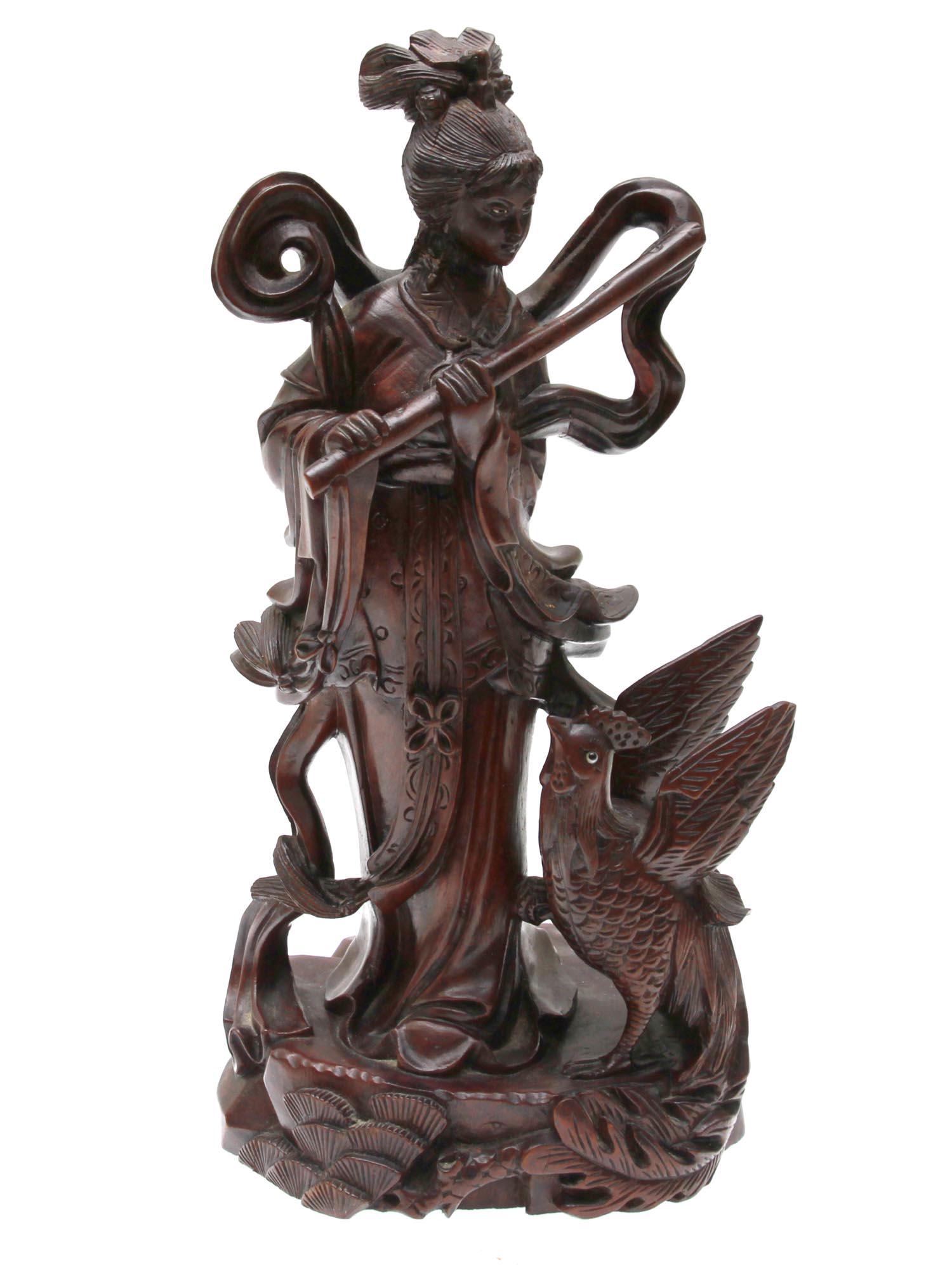 A VINTAGE CHINESE CARVED WOOD FIGURE OF GUANYIN (1 of 3)