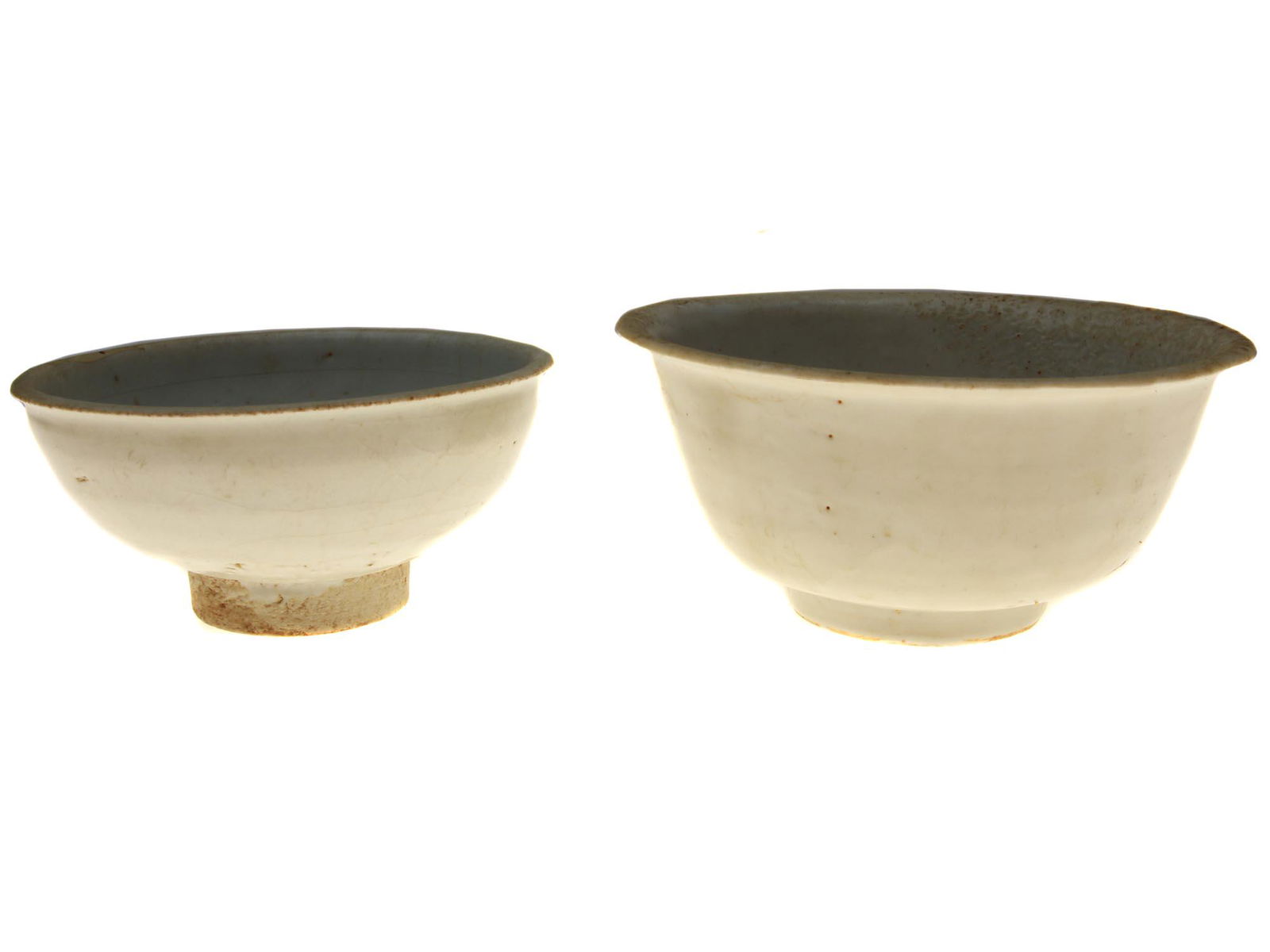 TWO ANTIQUE CHINESE PORCELAIN CERAMIC BOWLS (1 of 3)