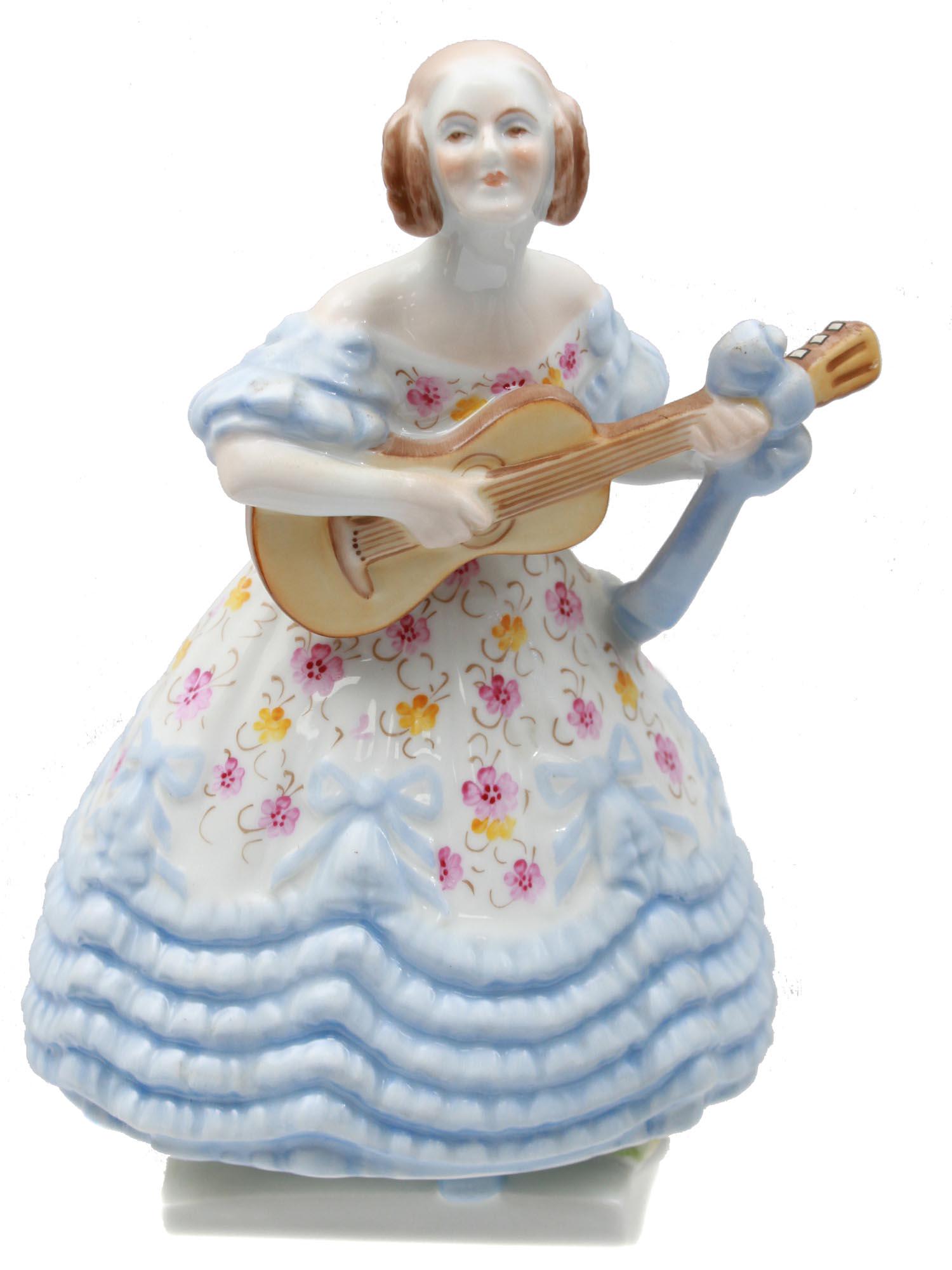 A HEREND PORCELAIN FIGURINE OF A LADY WITH GUITAR (1 of 7)