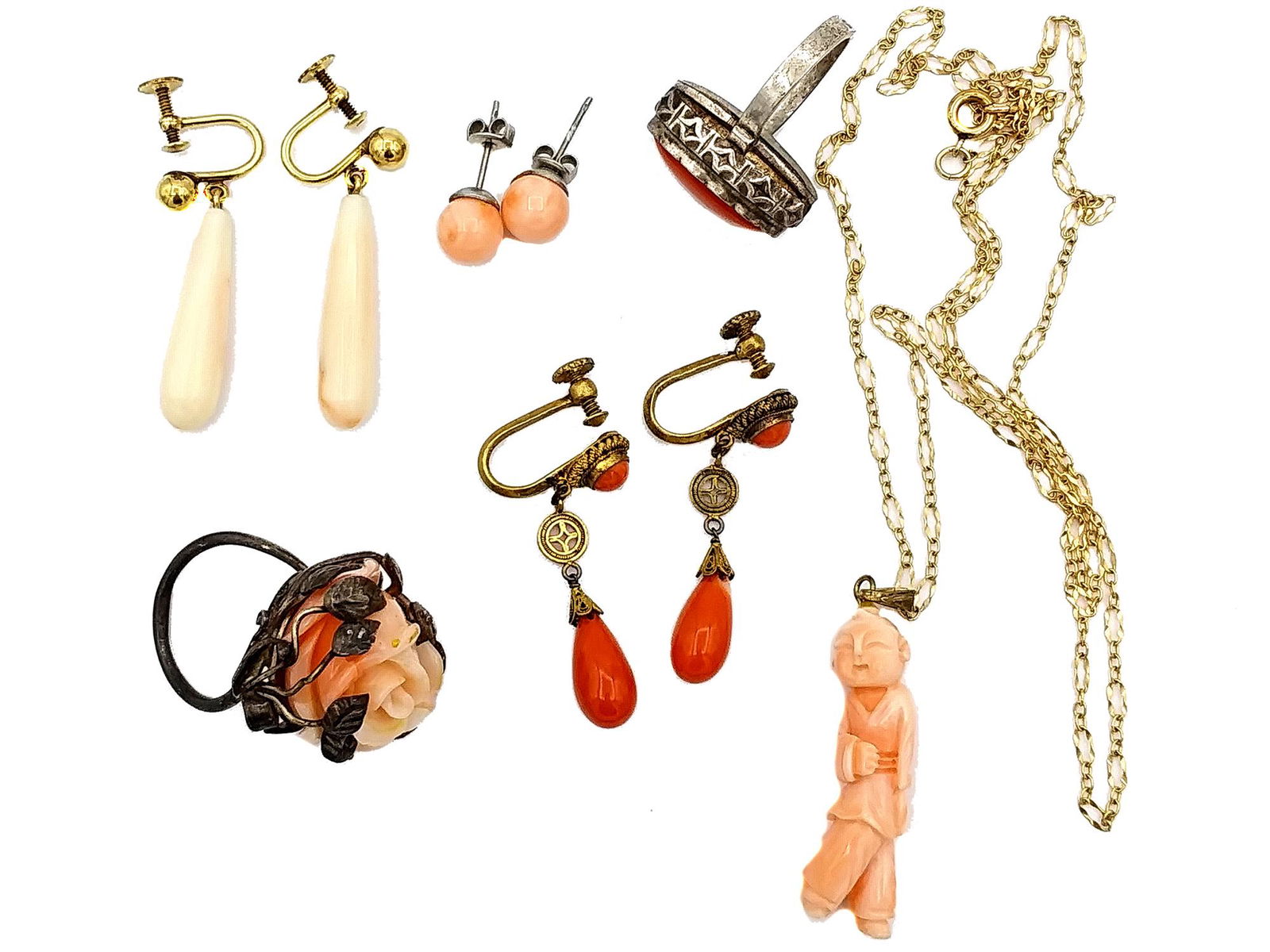 A LOT OF CHINESE ART DECO STYLE CORAL JEWELRY (1 of 8)