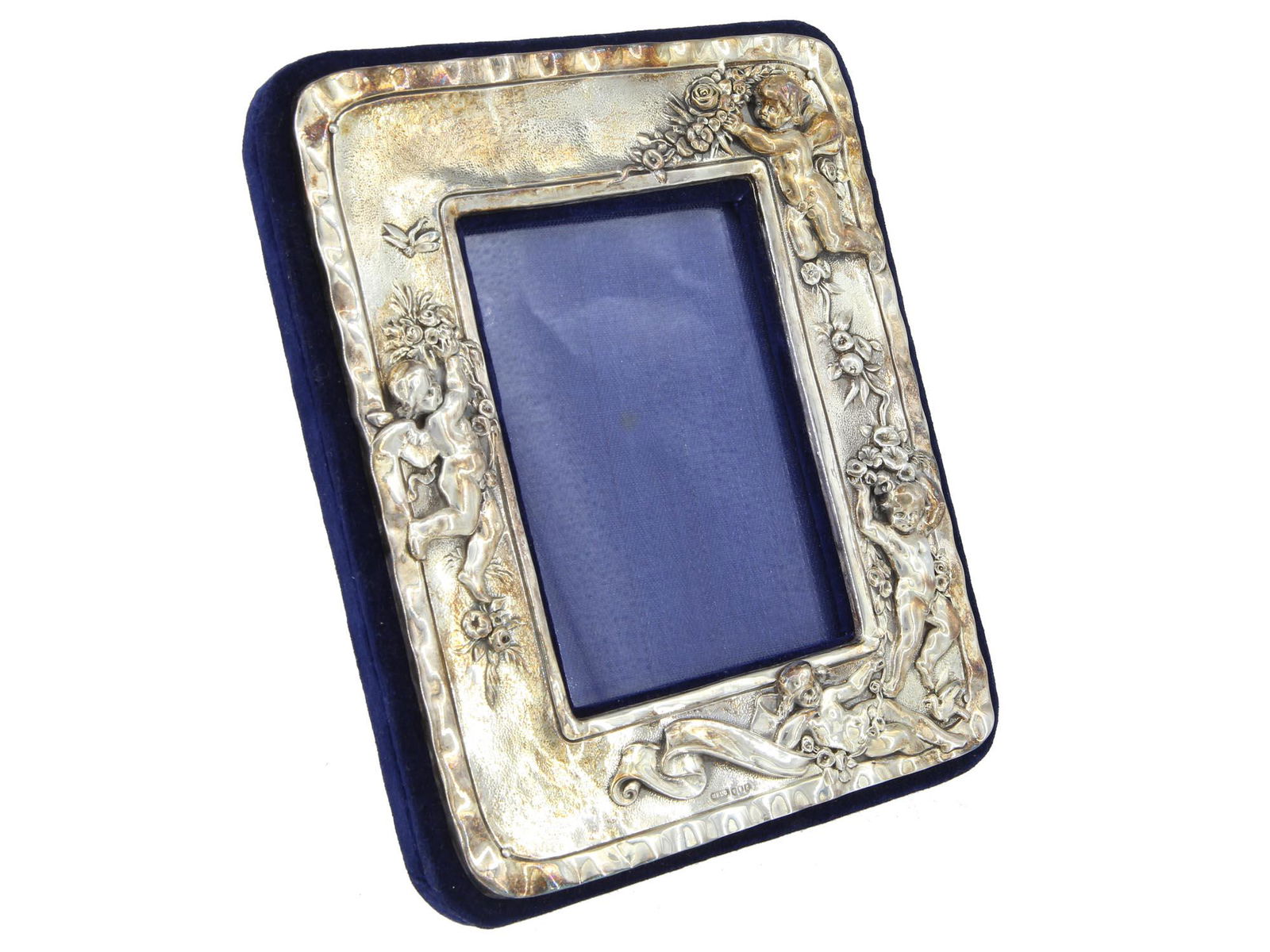 A VINTAGE VICTORIAN STERLING SILVER PHOTO FRAME (1 of 7)