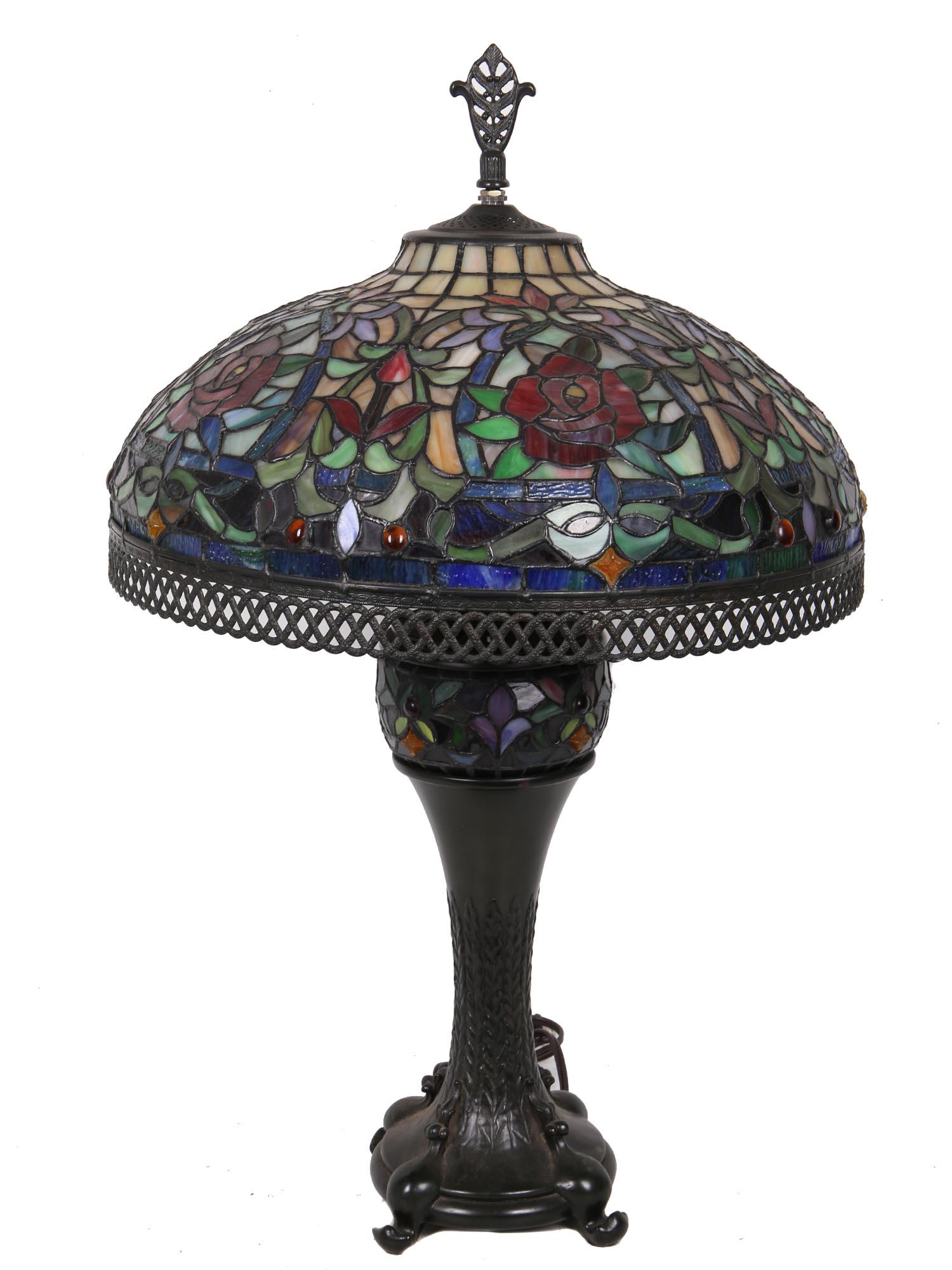A VINTAGE TIFFANY STYLE TABLE LAMP WITH ROSES (1 of 6)