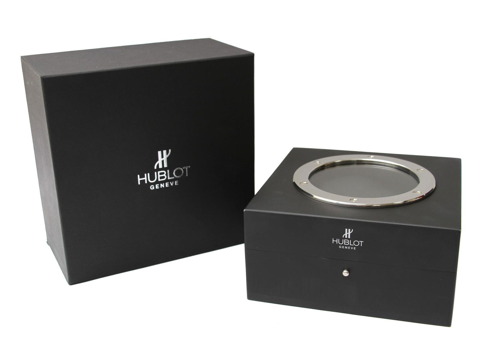 AN ORIGINAL HUBLOT GENEVE WATCH BOX SET (1 of 7)