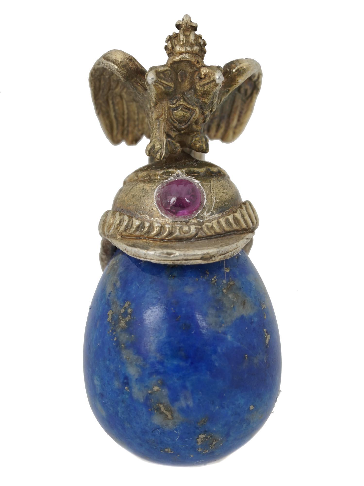 A RUSSIAN GILT SILVER LAPIS LAZULI EGG PENDANT (1 of 5)