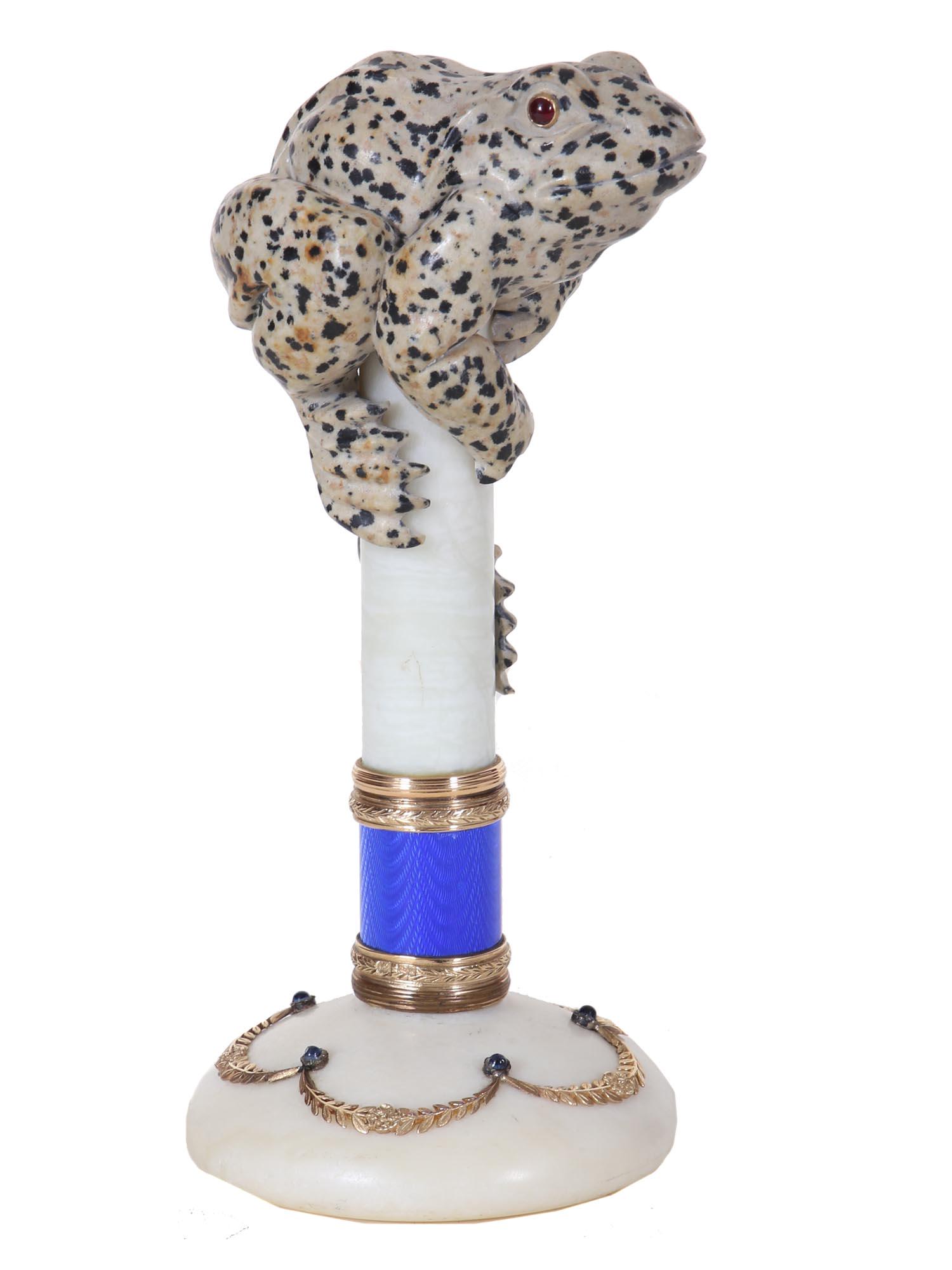 RUSSIAN CARVING OF A FROG ON A COLUMN ENAMEL GOLD (1 of 7)